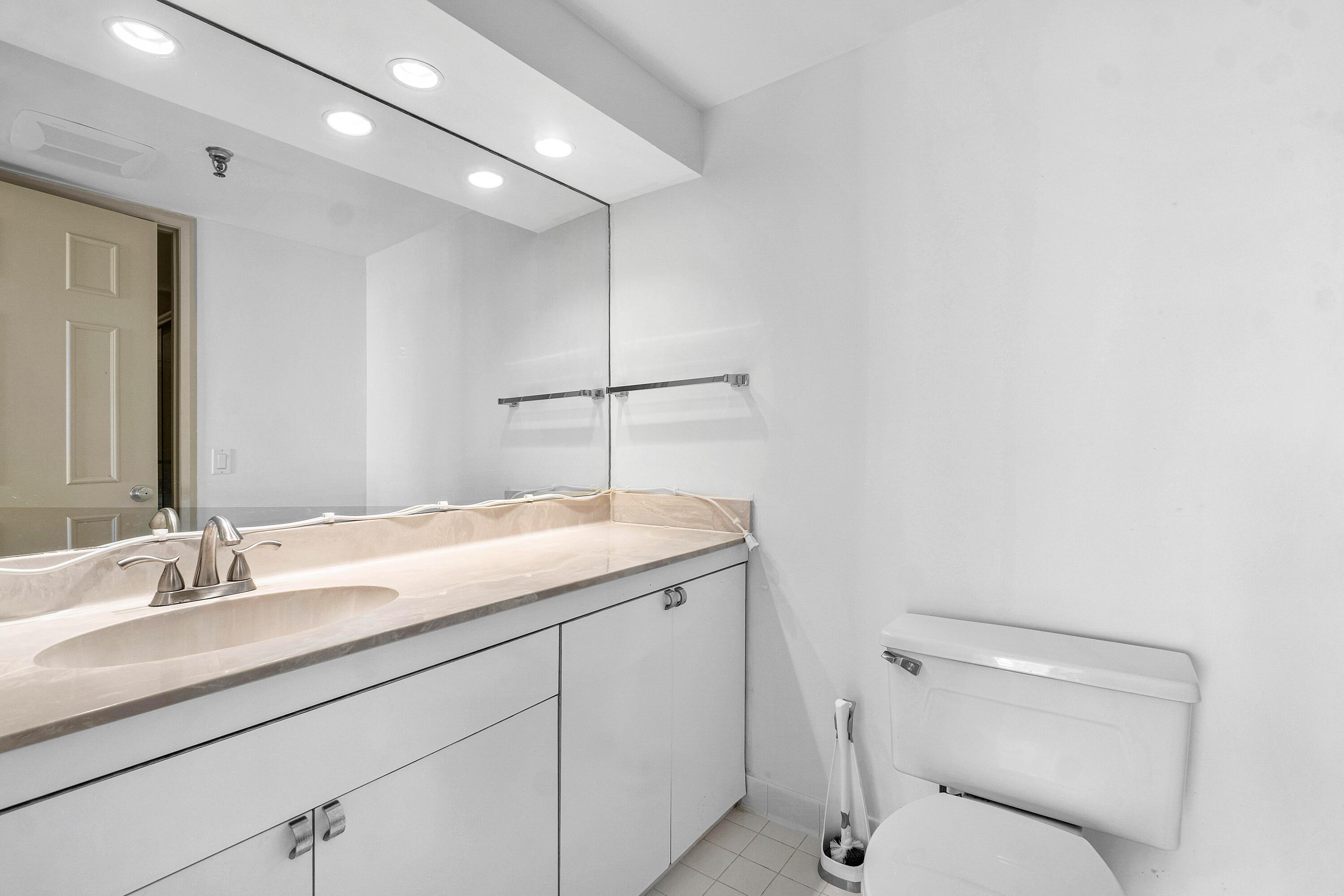 123 Lakeshore Drive 1543