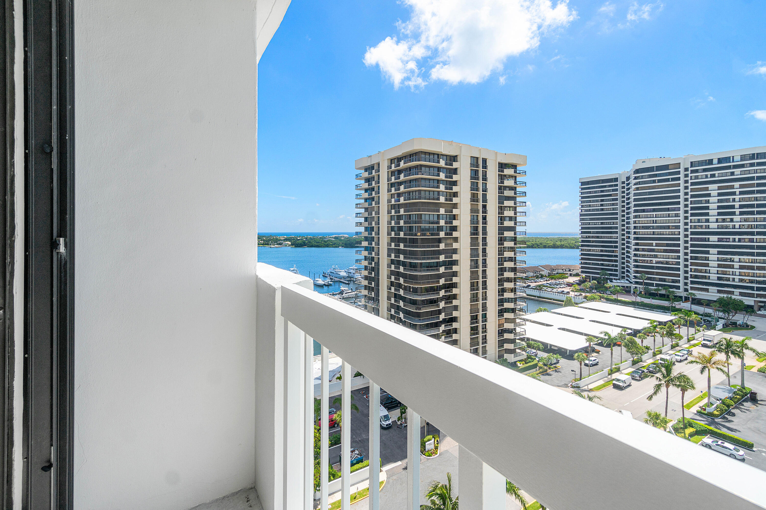 123 Lakeshore Drive 1543