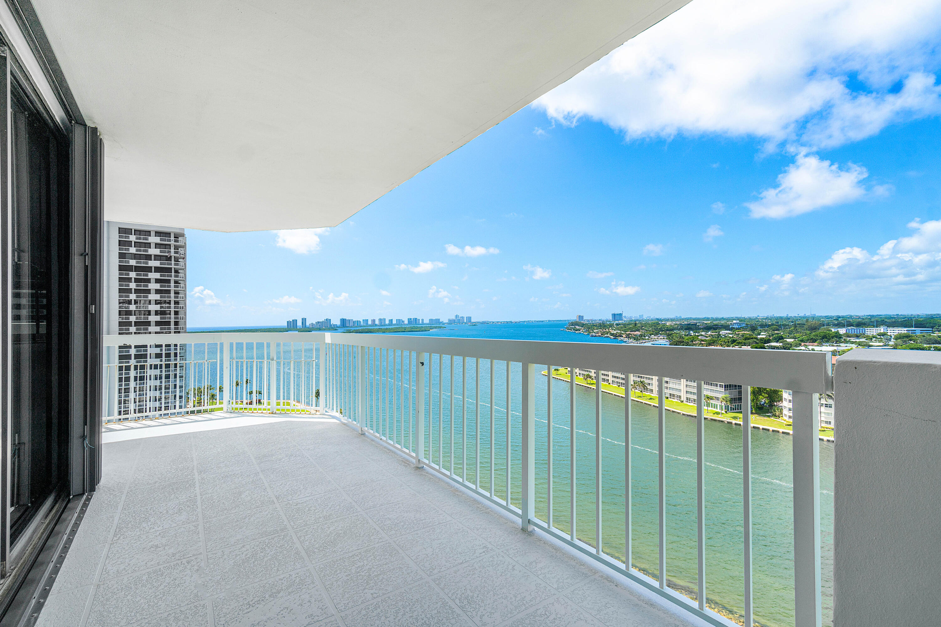 123 Lakeshore Drive 1543