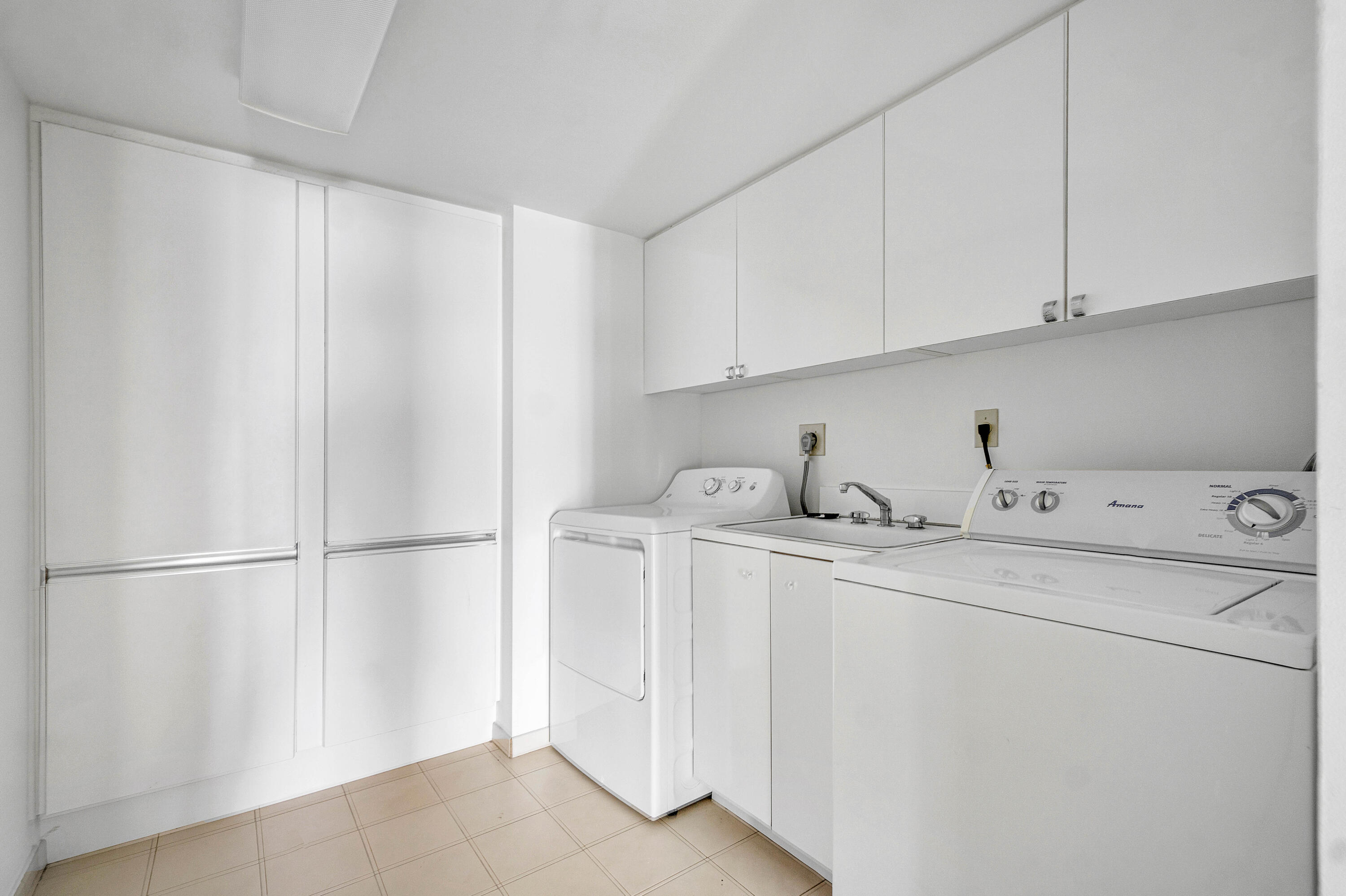 123 Lakeshore Drive 1543