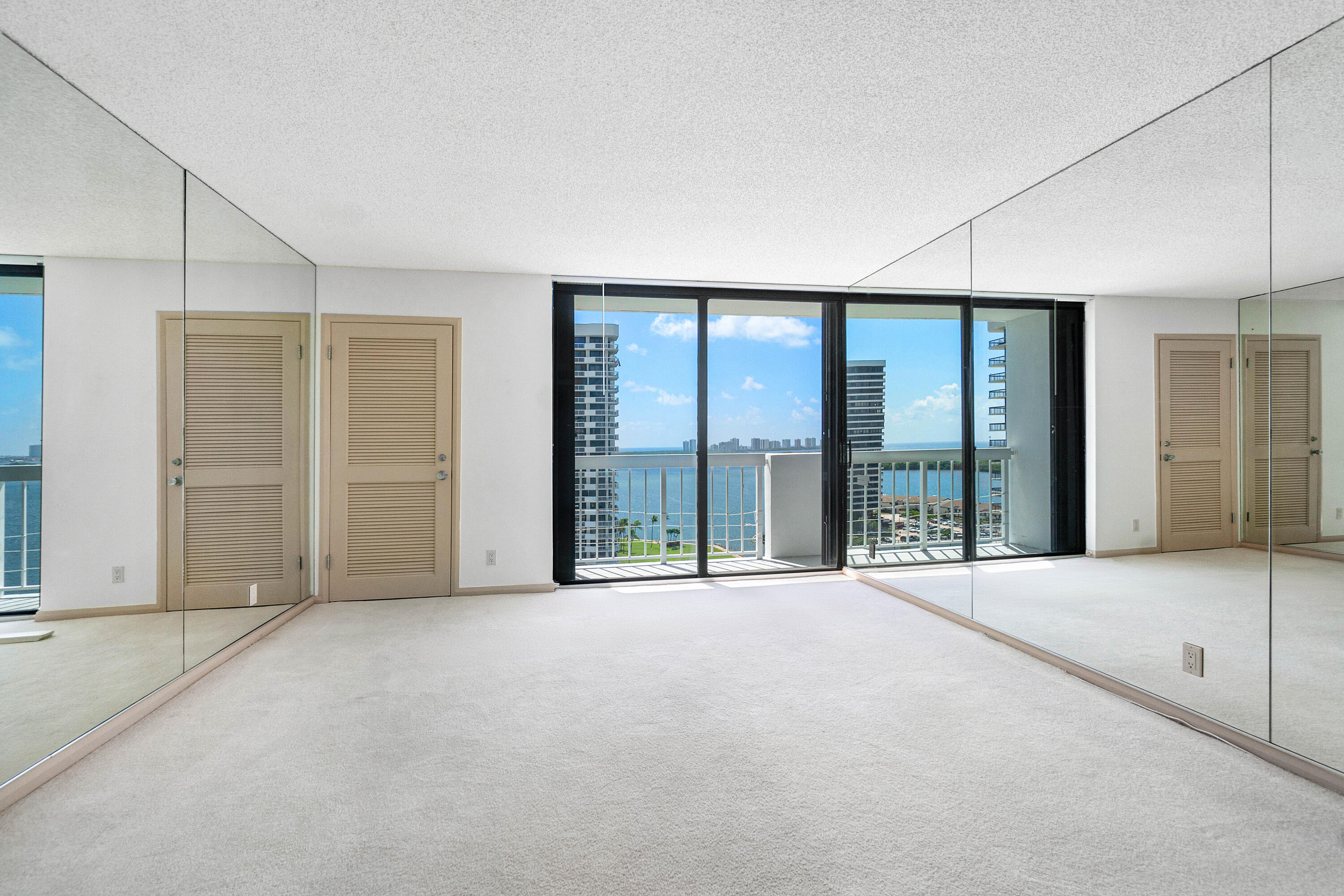 123 Lakeshore Drive 1543