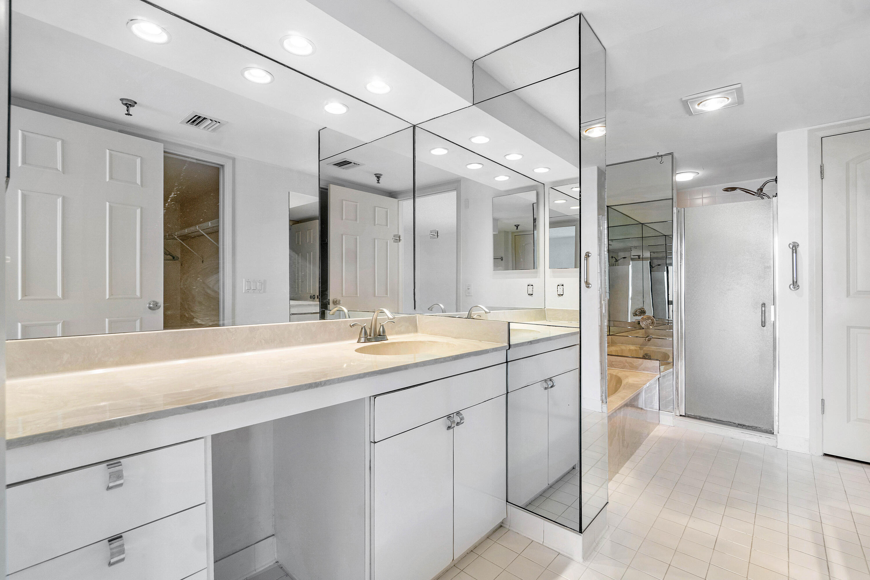 123 Lakeshore Drive 1543
