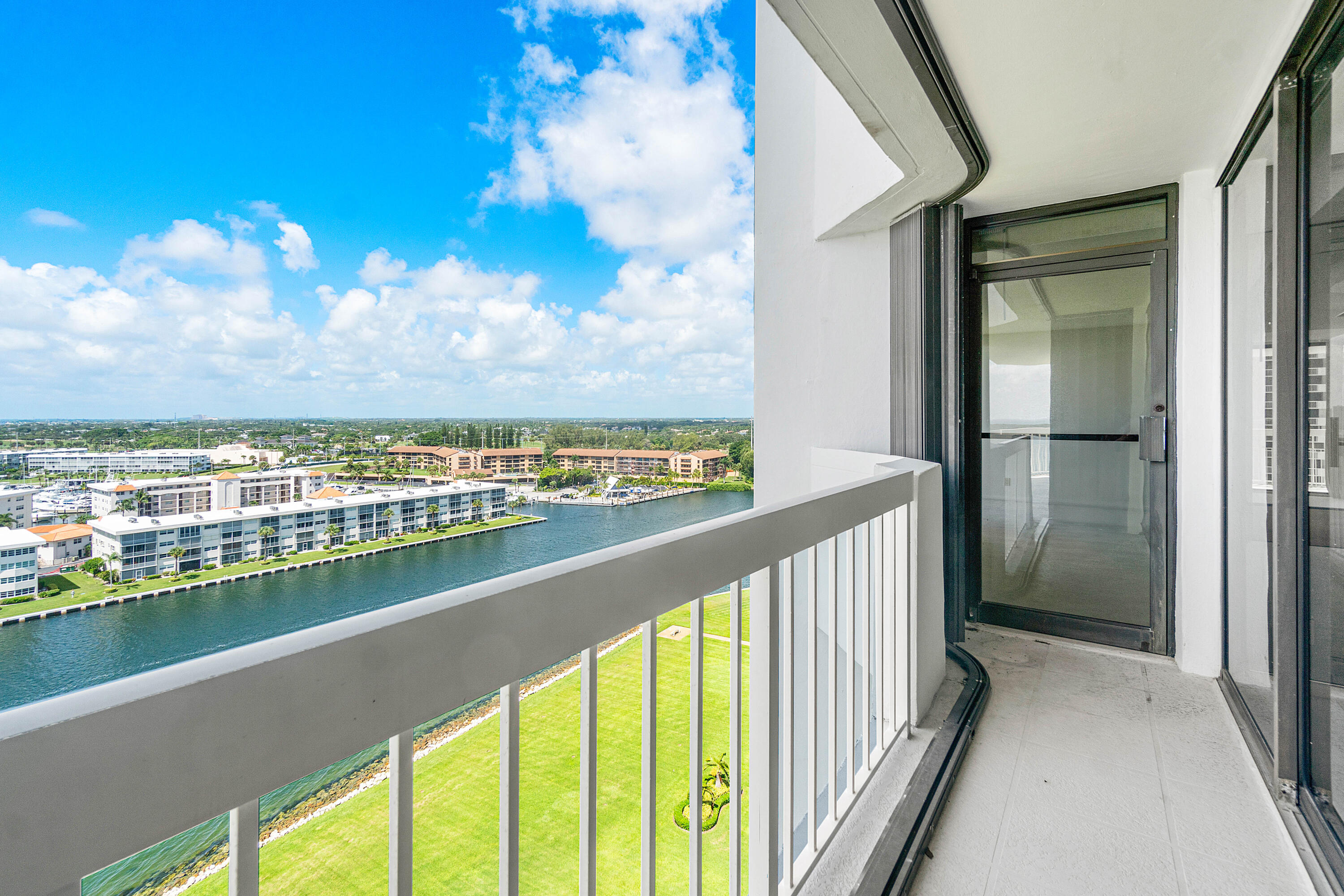 123 Lakeshore Drive 1543