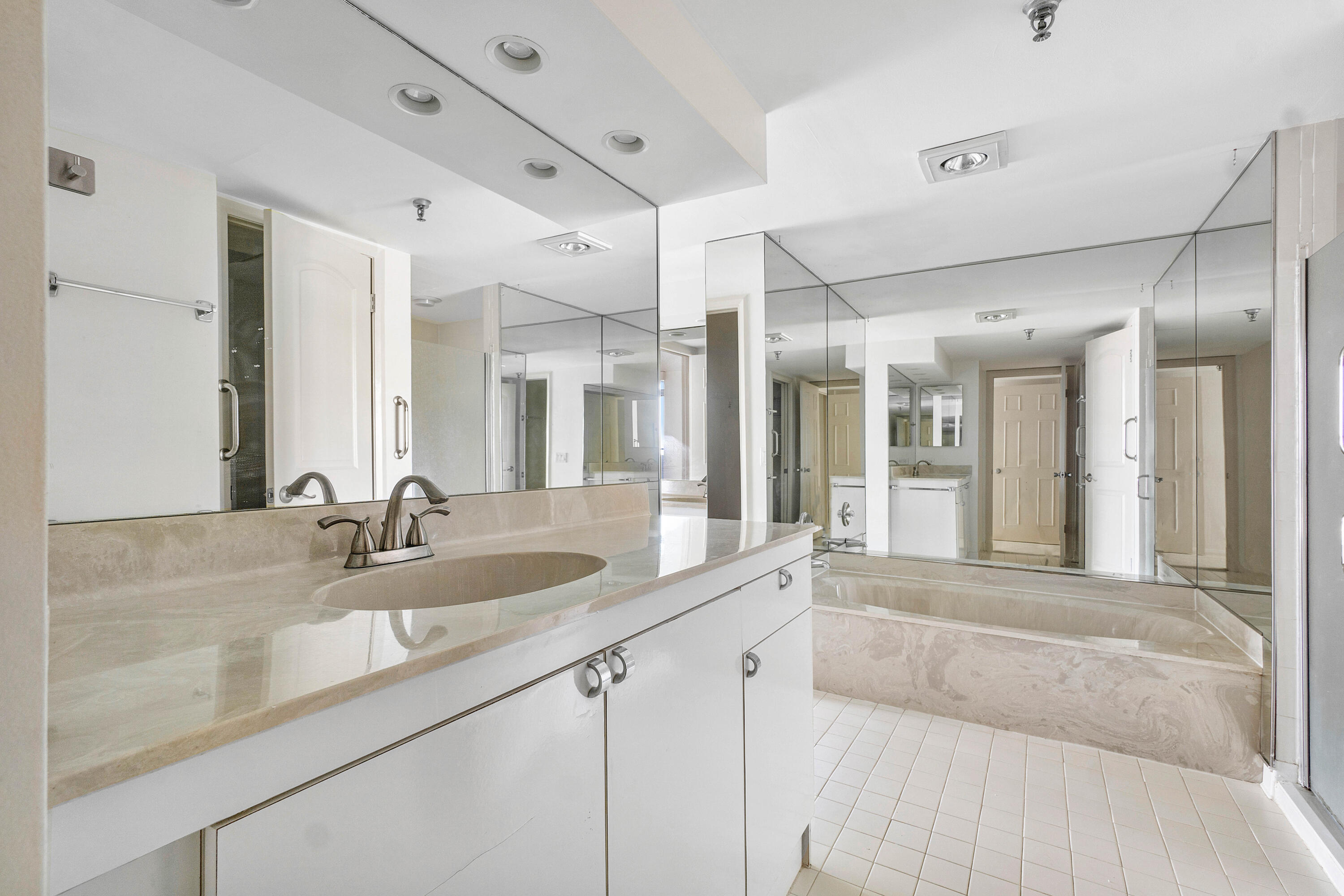 123 Lakeshore Drive 1543
