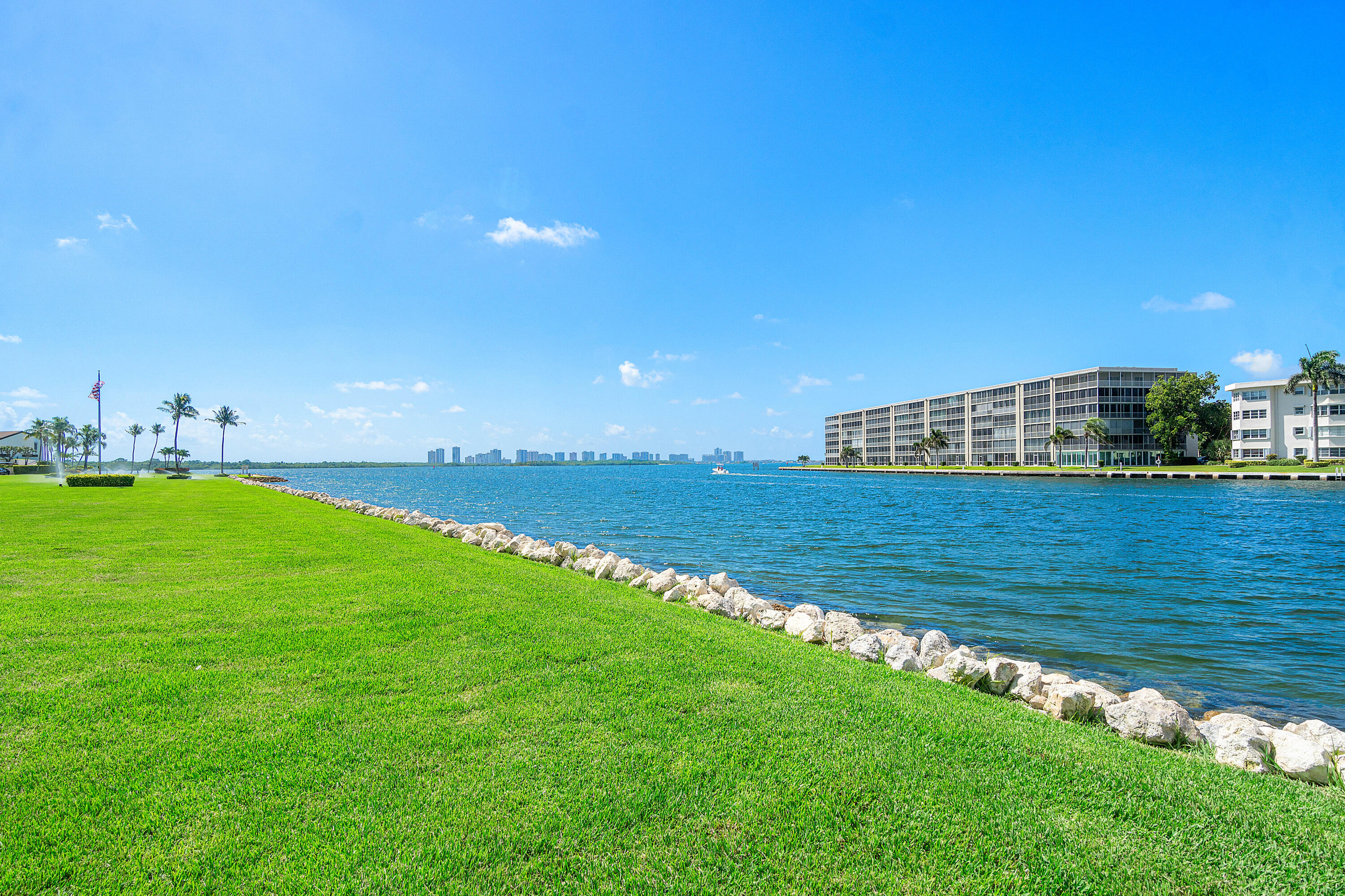 123 Lakeshore Drive 1543