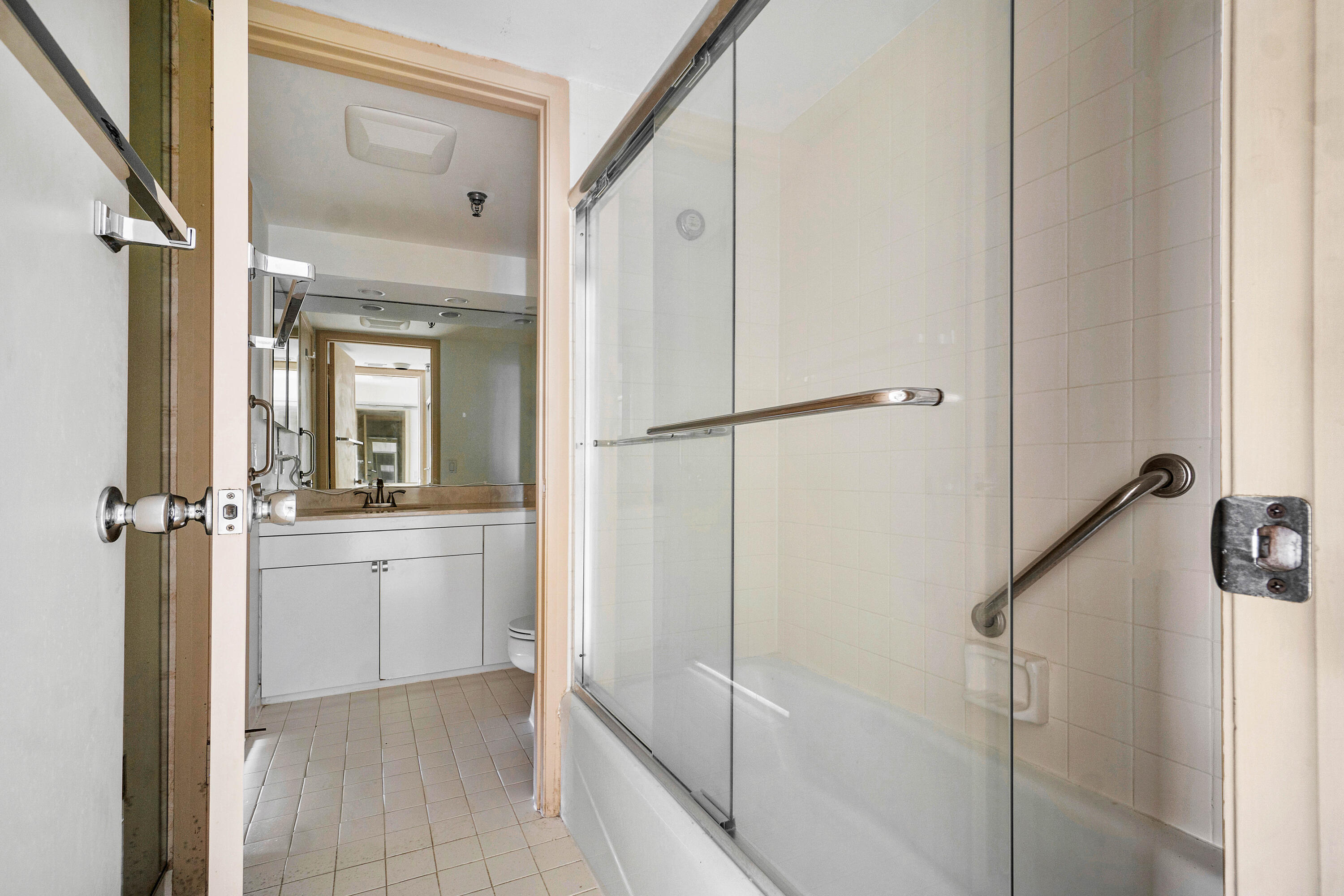 123 Lakeshore Drive 1543