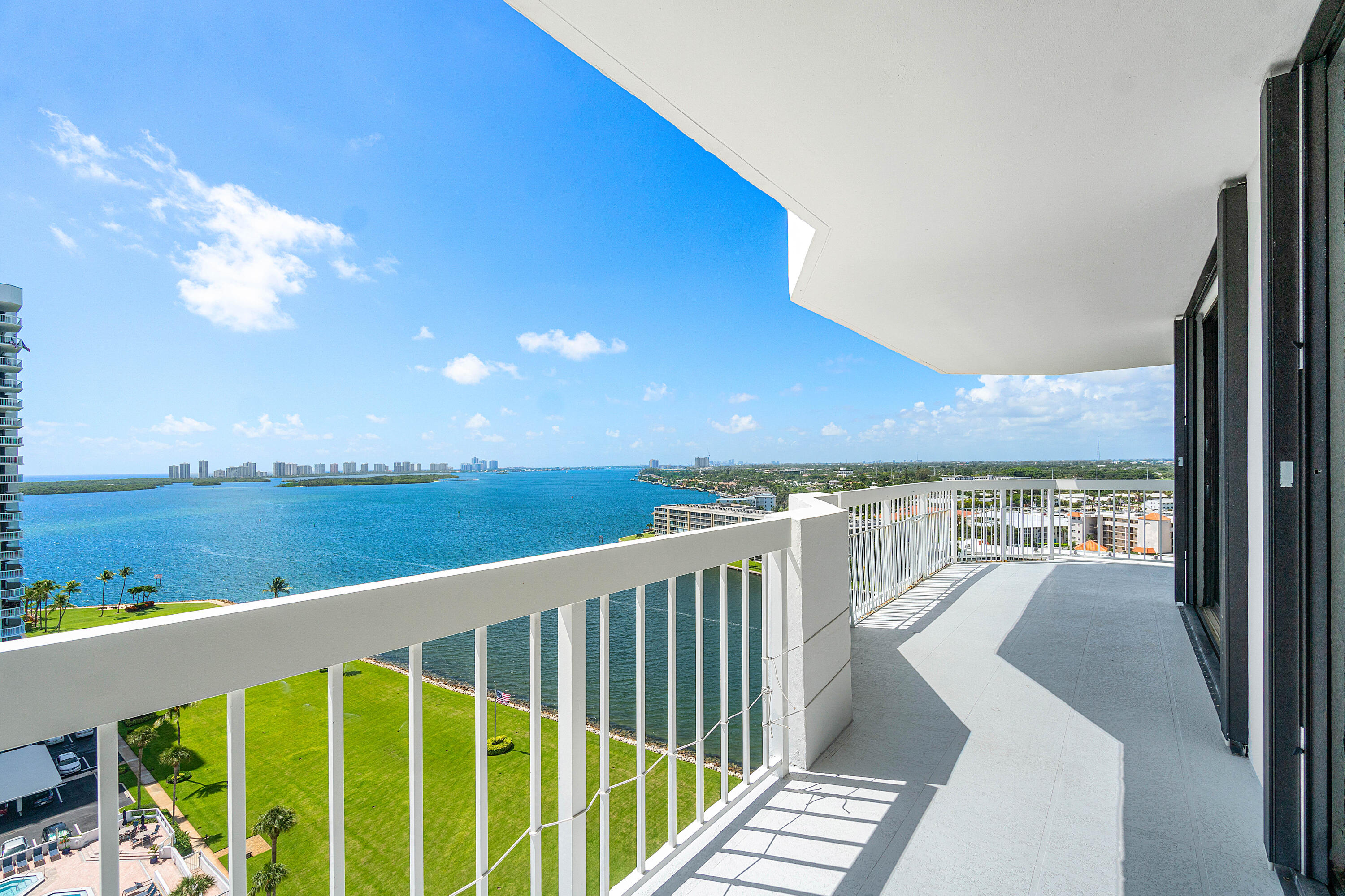 123 Lakeshore Drive 1543