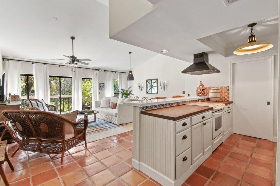 11863 Wimbledon Circle 506