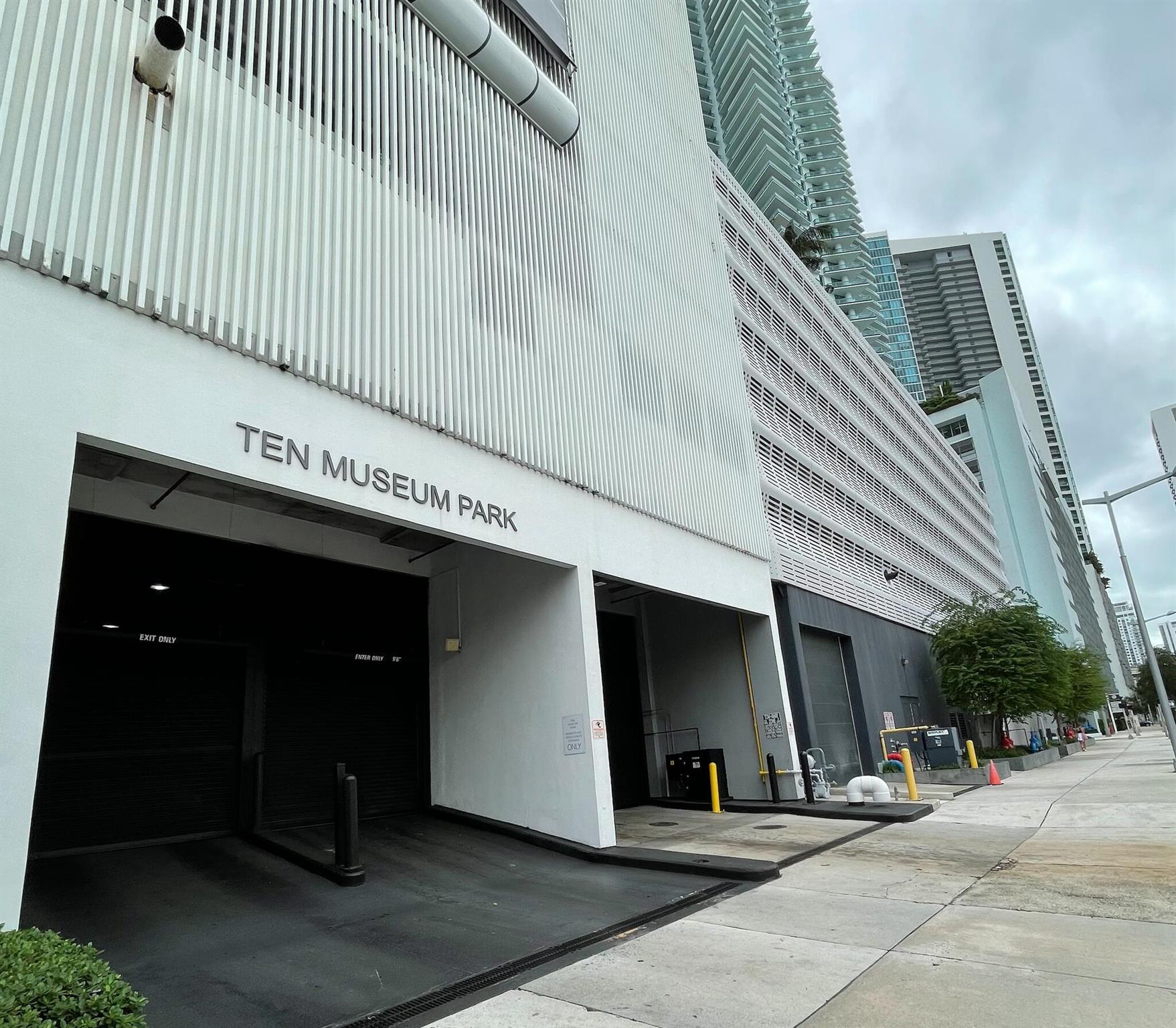 1040 Biscayne Boulevard 2106