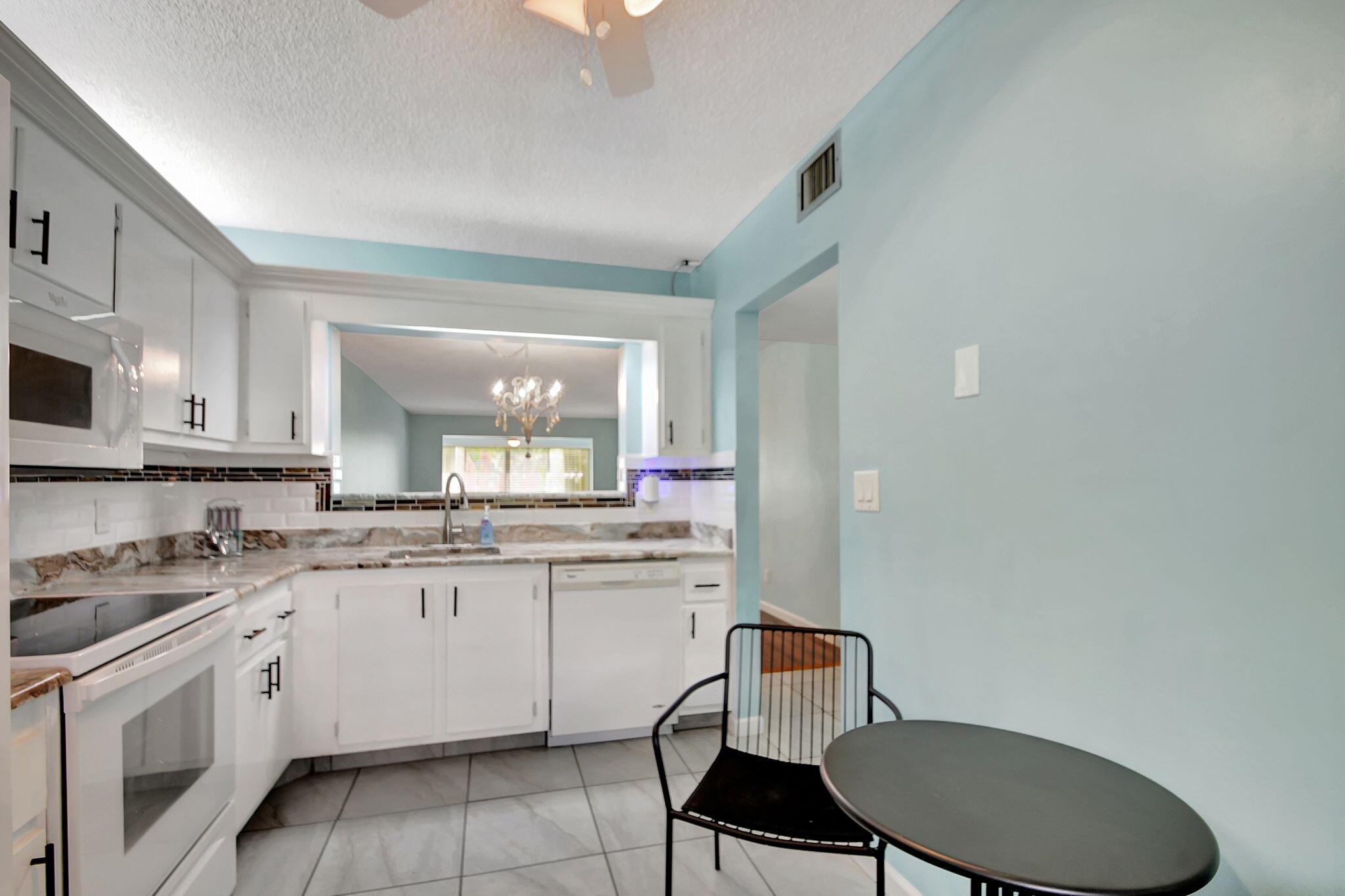 3178 Via Poinciana 208