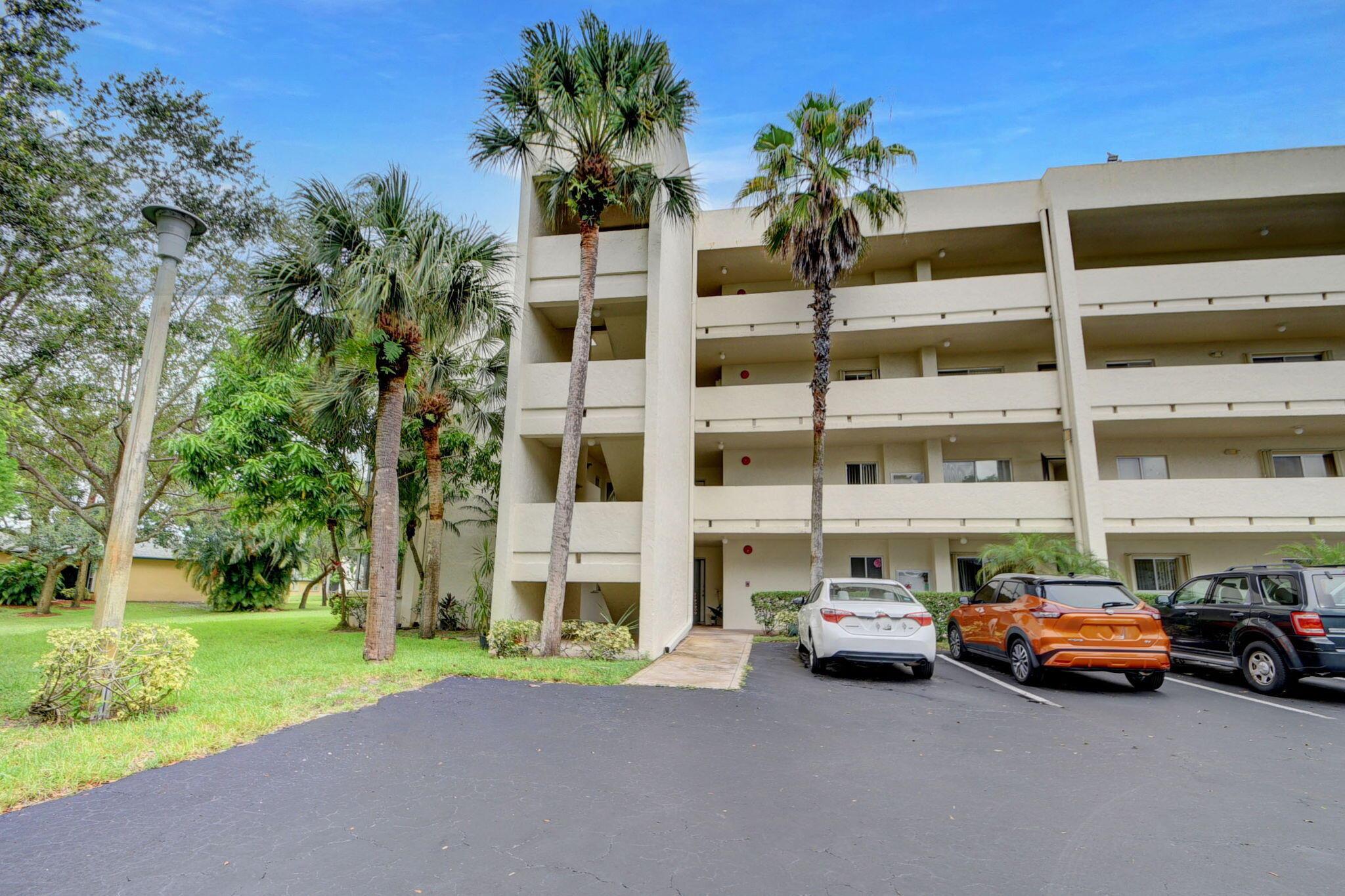 3178 Via Poinciana 208