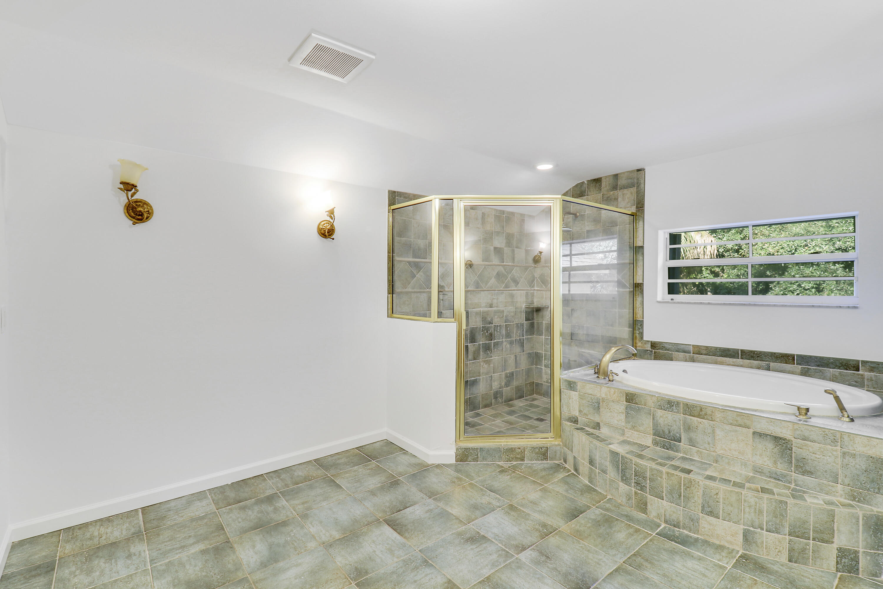 8259 154th Court N