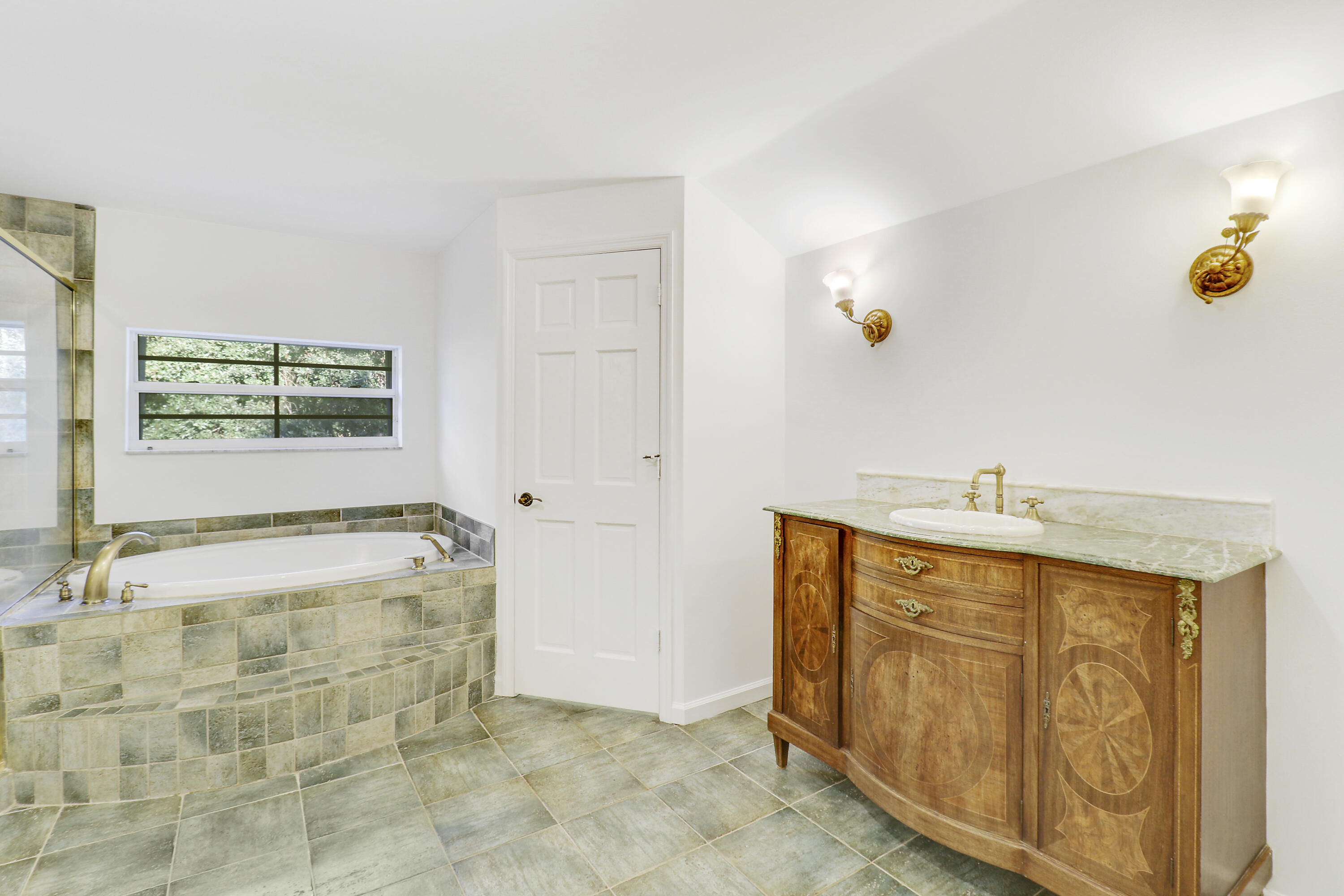 8259 154th Court N