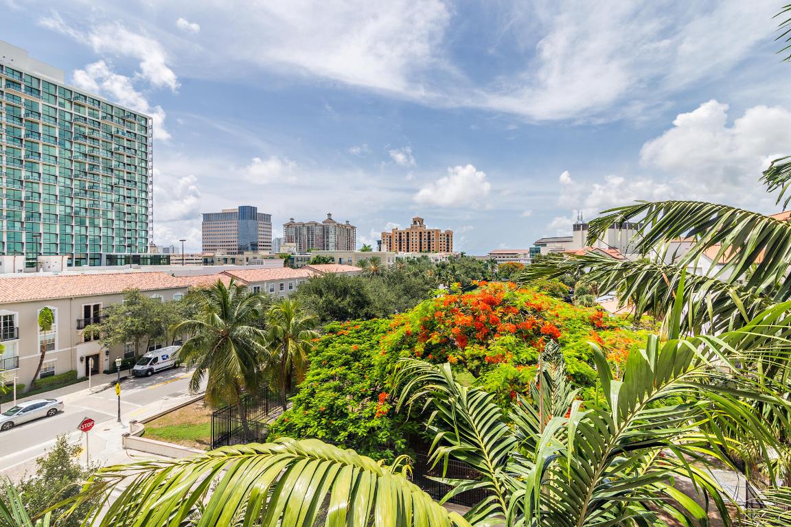 403 S Sapodilla Avenue 416