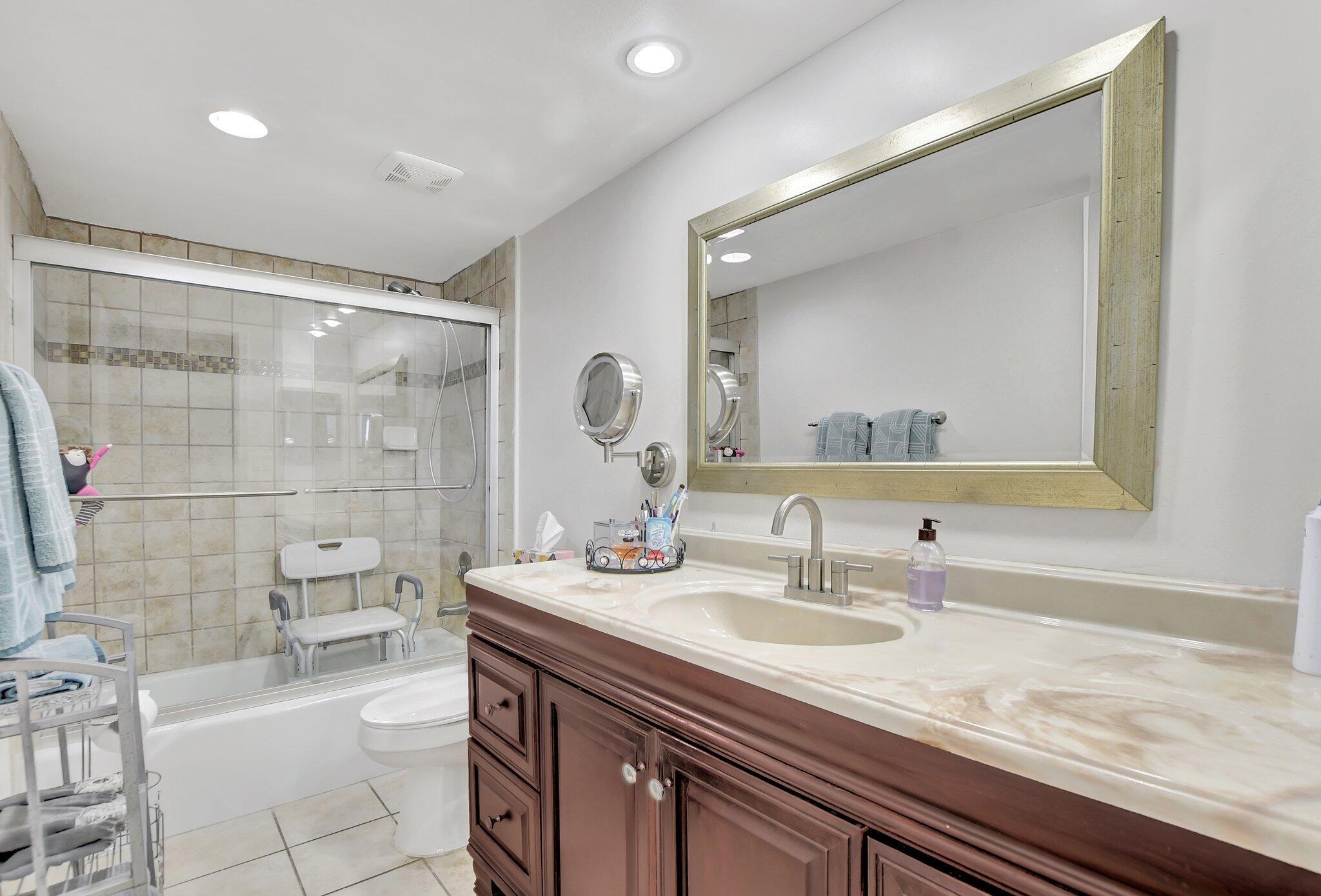 1552 Bridgewood Drive 1552