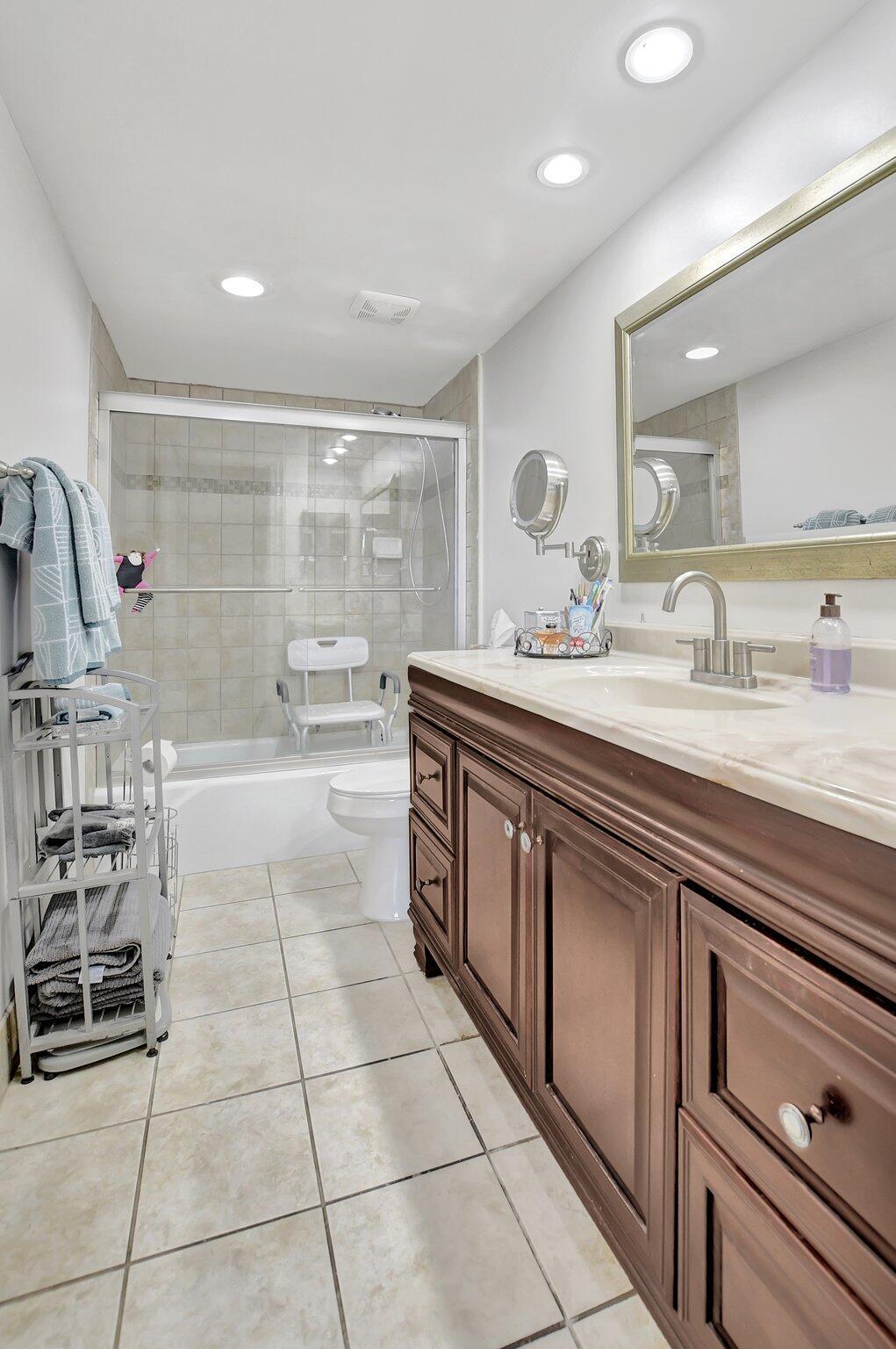1552 Bridgewood Drive 1552