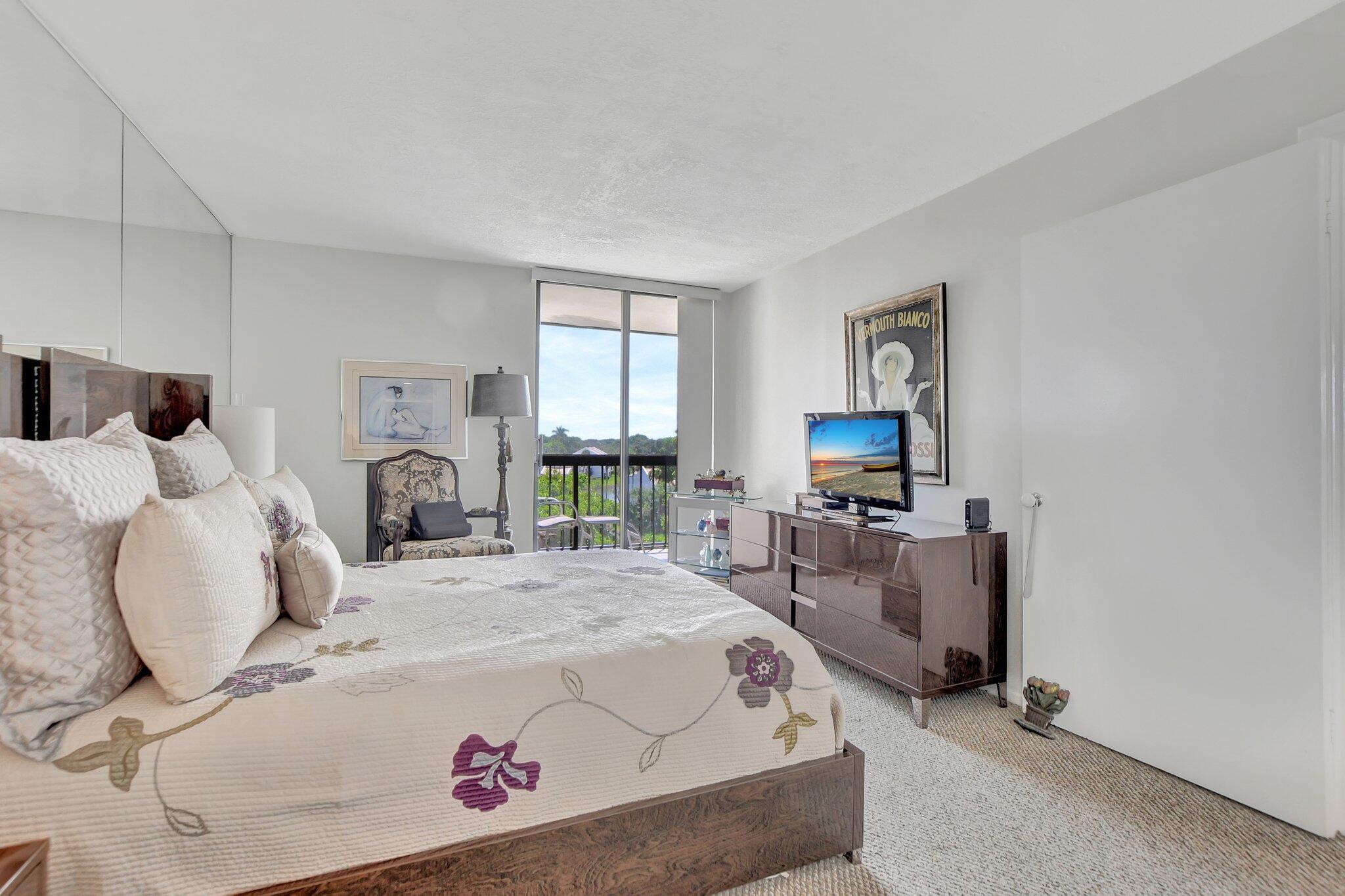 1552 Bridgewood Drive 1552