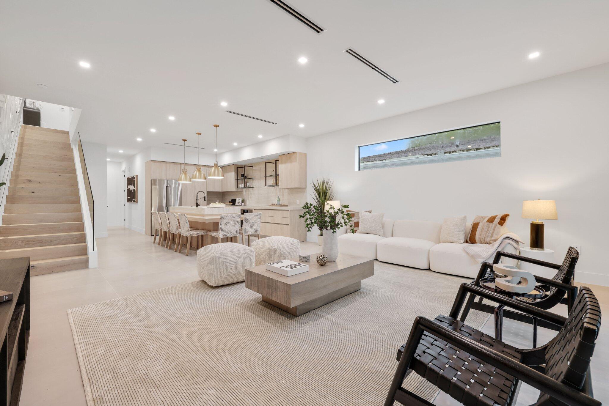 309 SW 14 Court