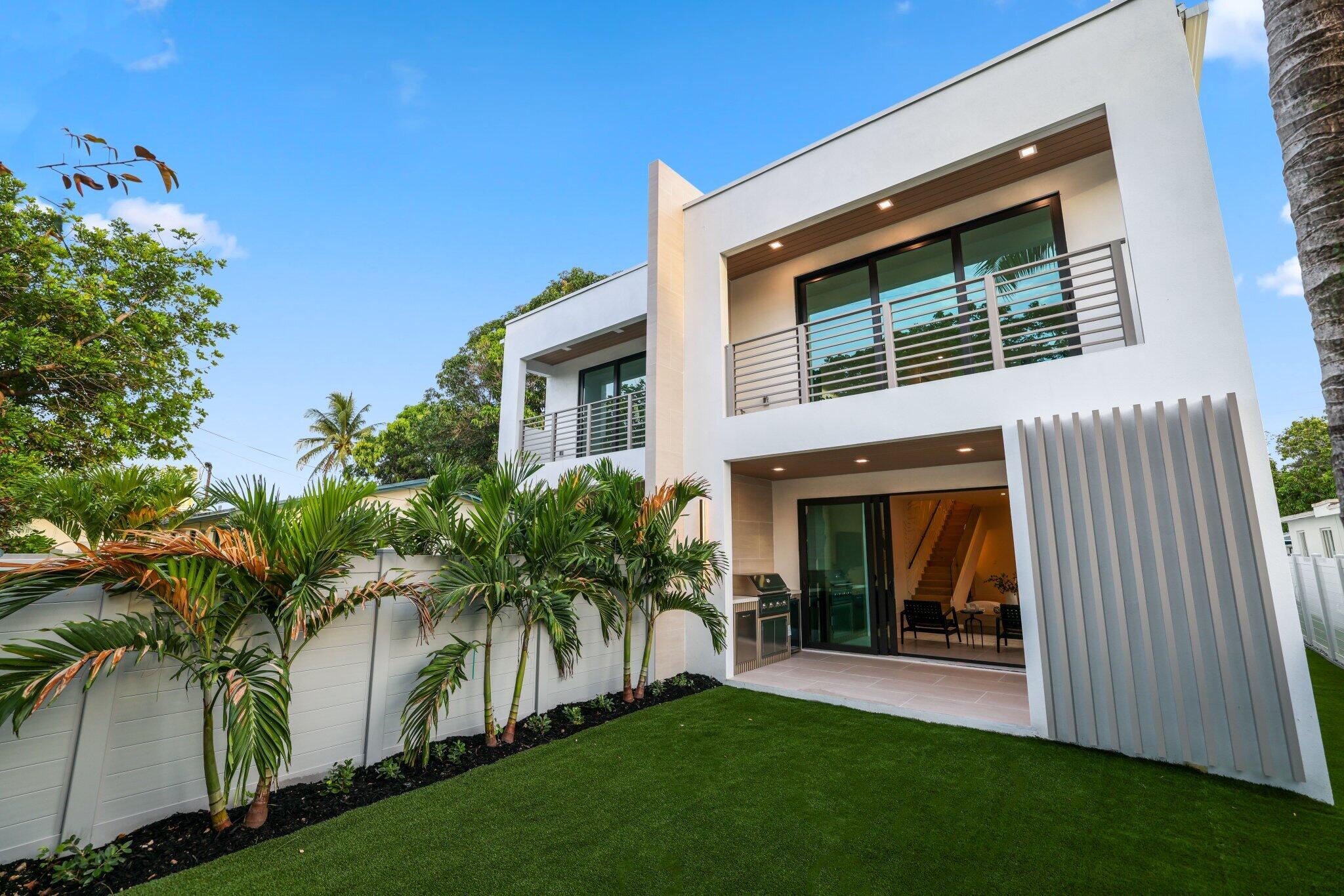 309 SW 14 Court