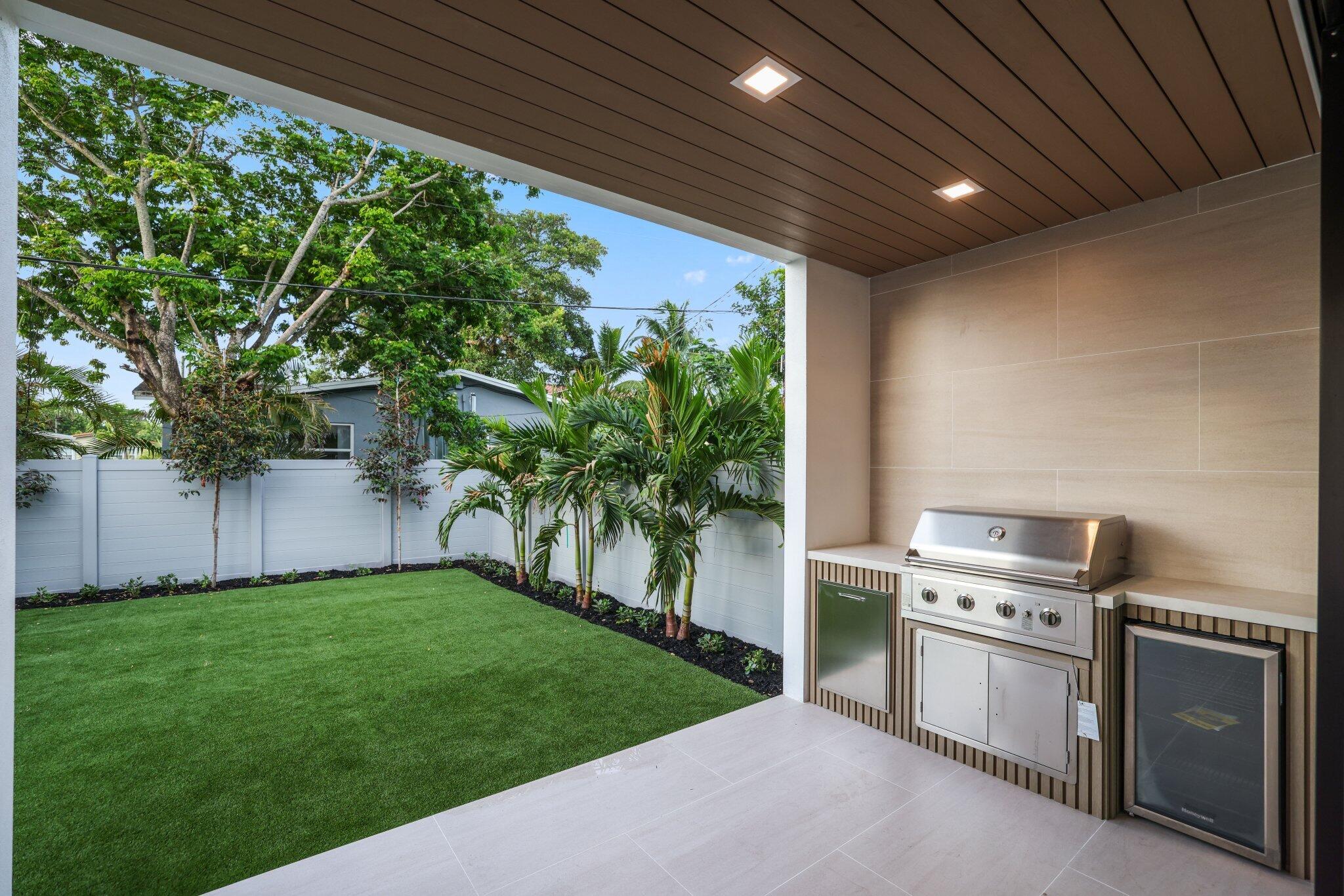 309 SW 14 Court