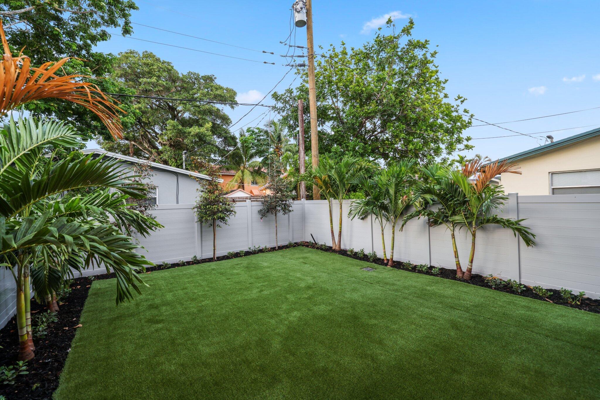 309 SW 14 Court