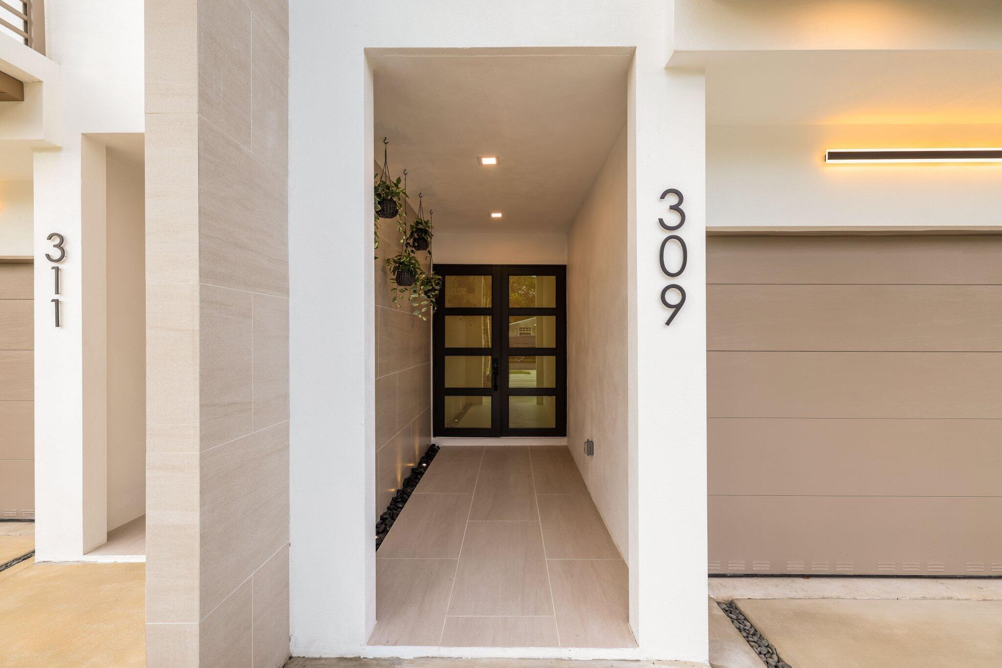 309 SW 14 Court