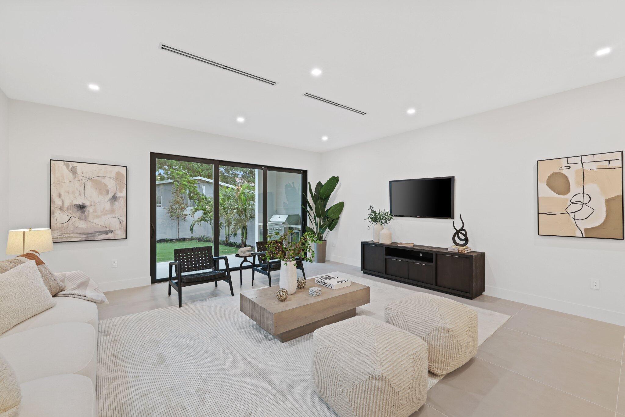 309 SW 14 Court