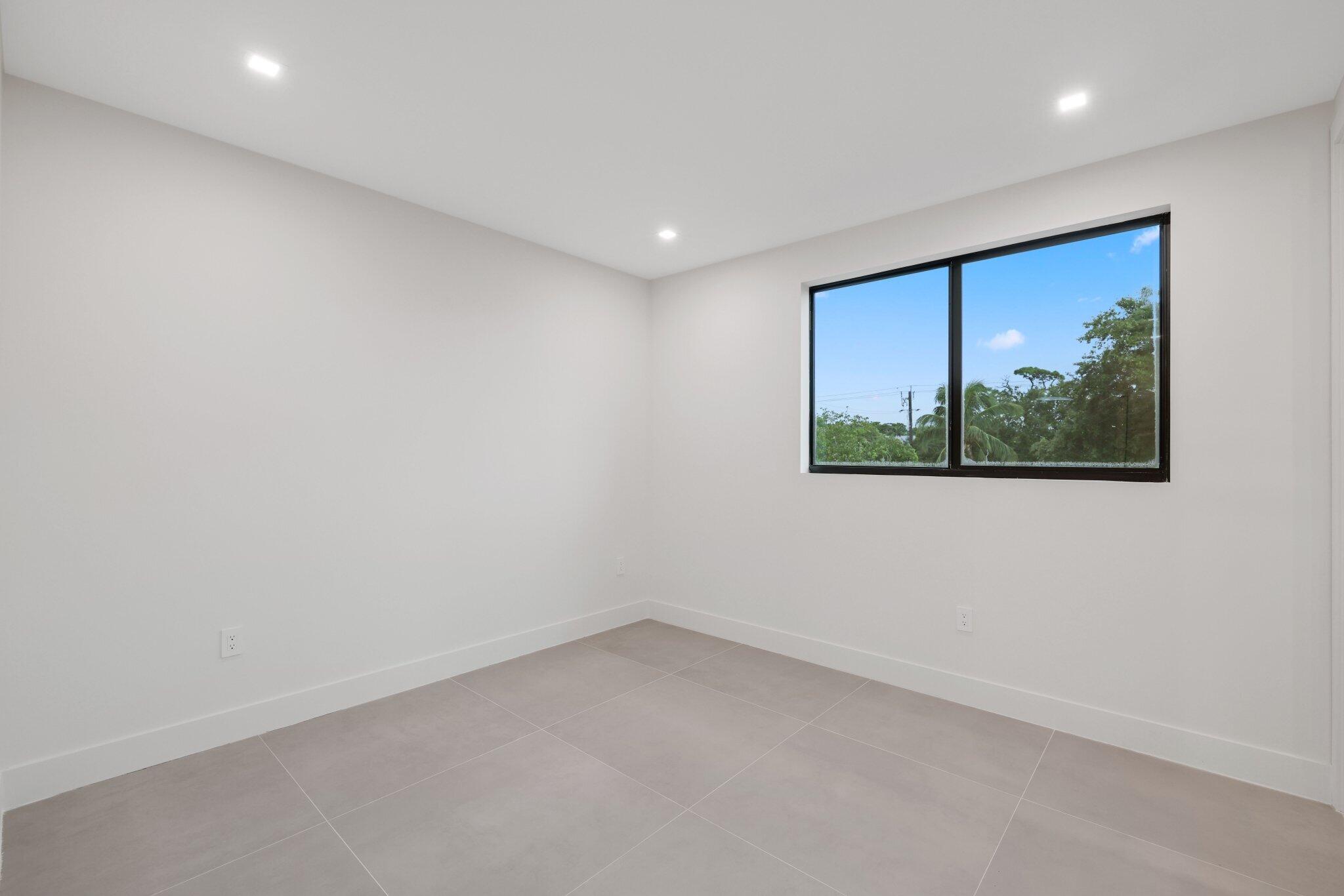 309 SW 14 Court