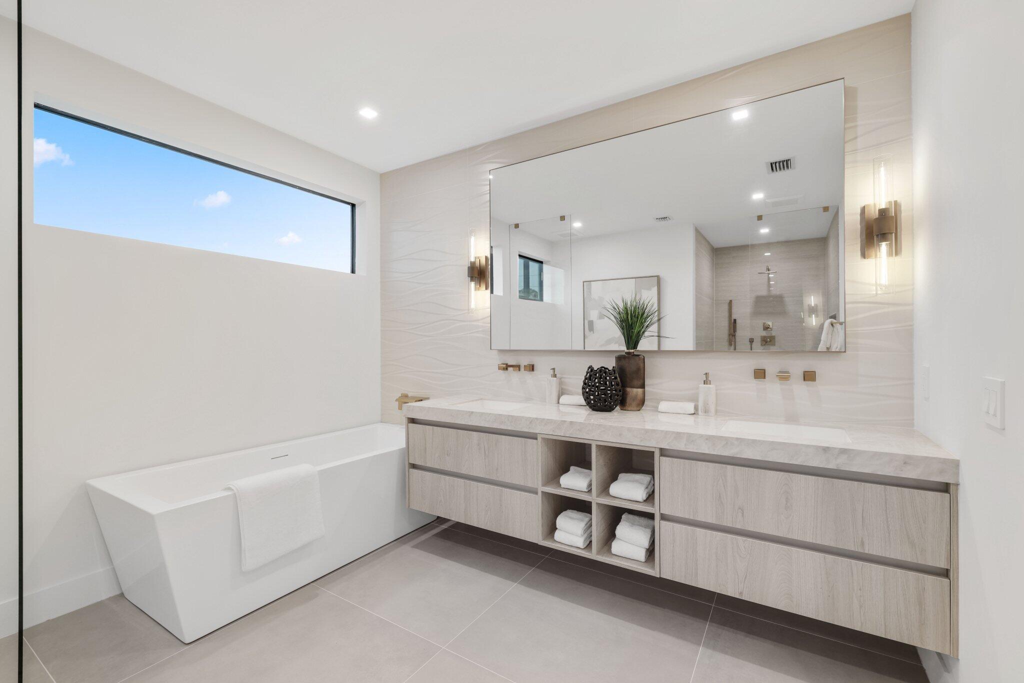 309 SW 14 Court