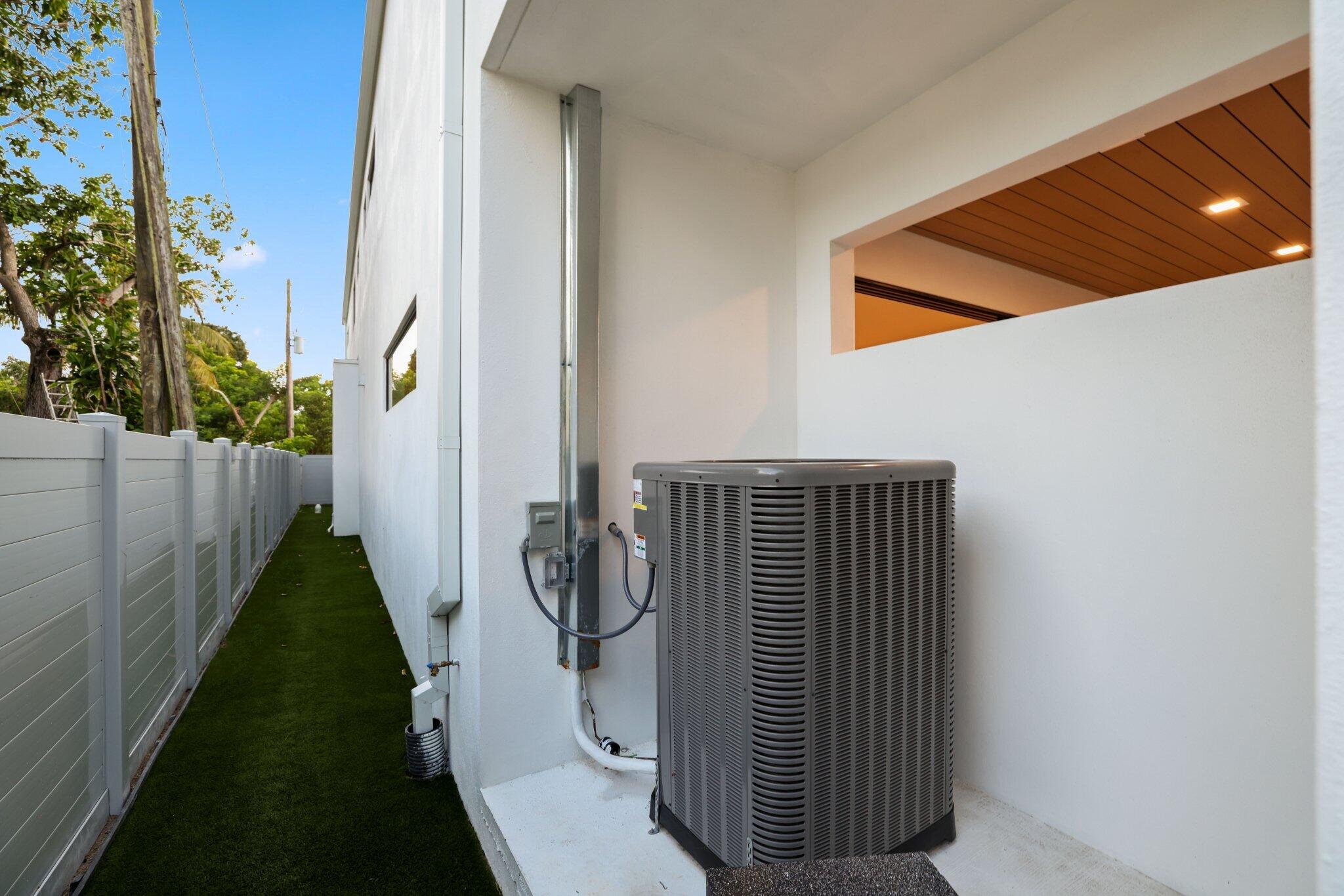 309 SW 14 Court