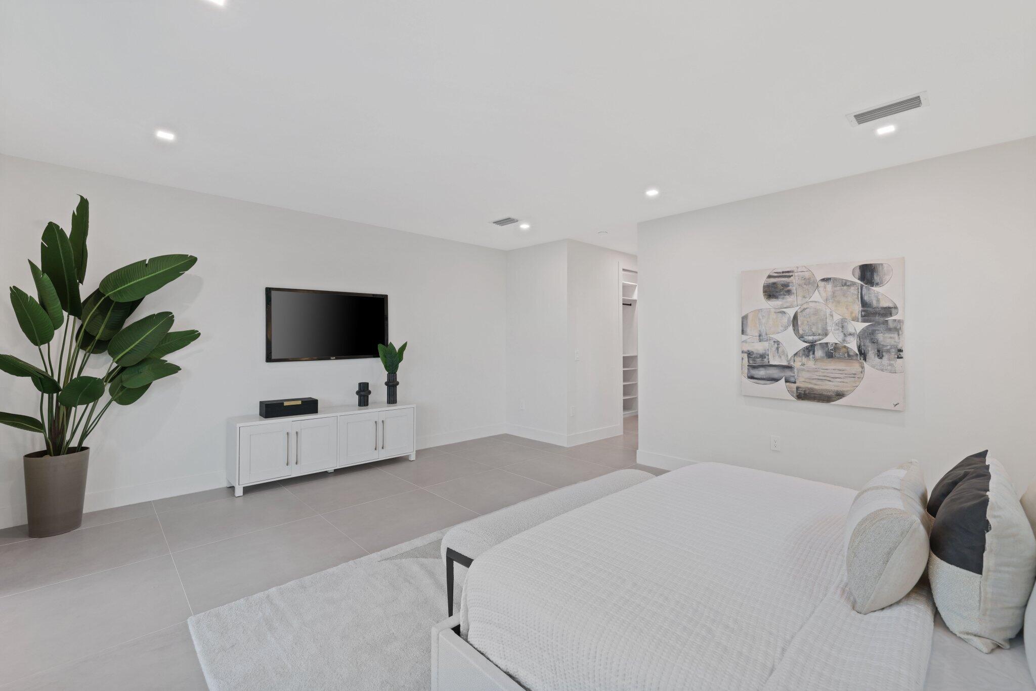 309 SW 14 Court