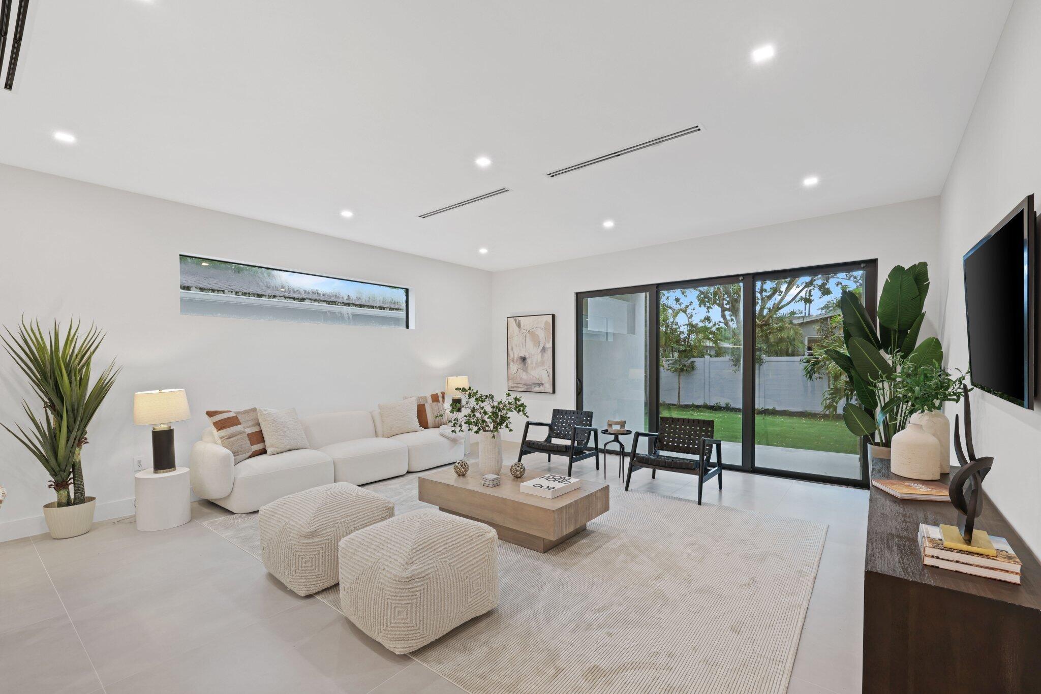 309 SW 14 Court