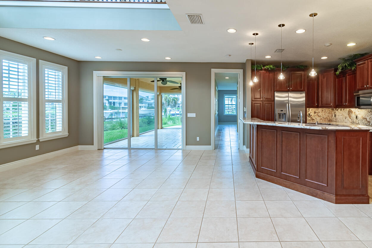 2440 SW Island Creek Trail