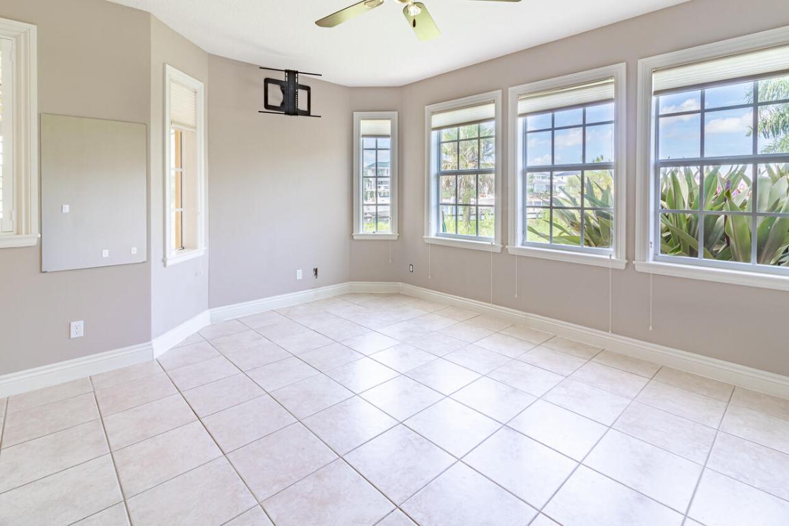 2440 SW Island Creek Trail