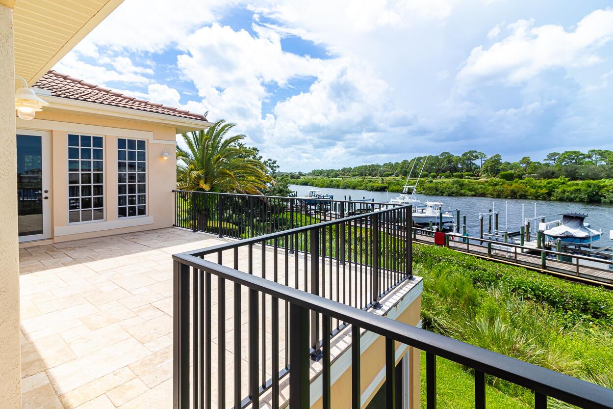 2440 SW Island Creek Trail