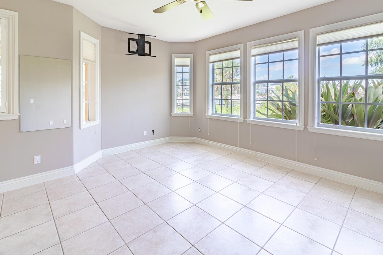 2440 SW Island Creek Trail