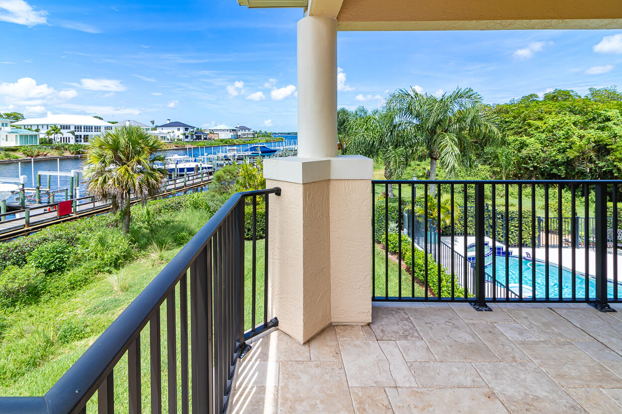 2440 SW Island Creek Trail