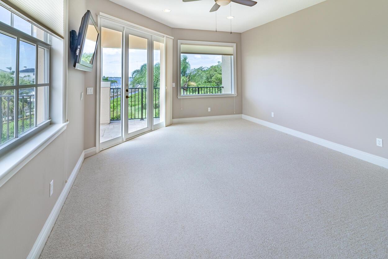 2440 SW Island Creek Trail