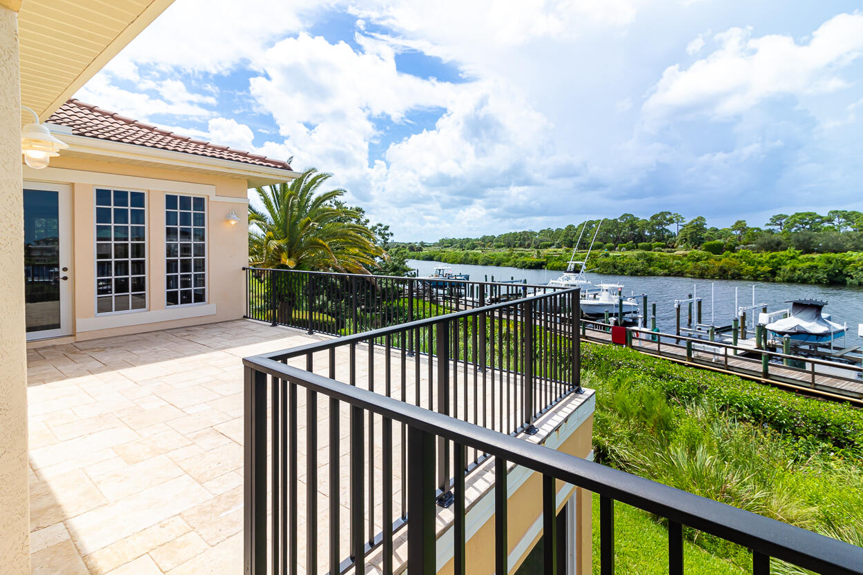 2440 SW Island Creek Trail