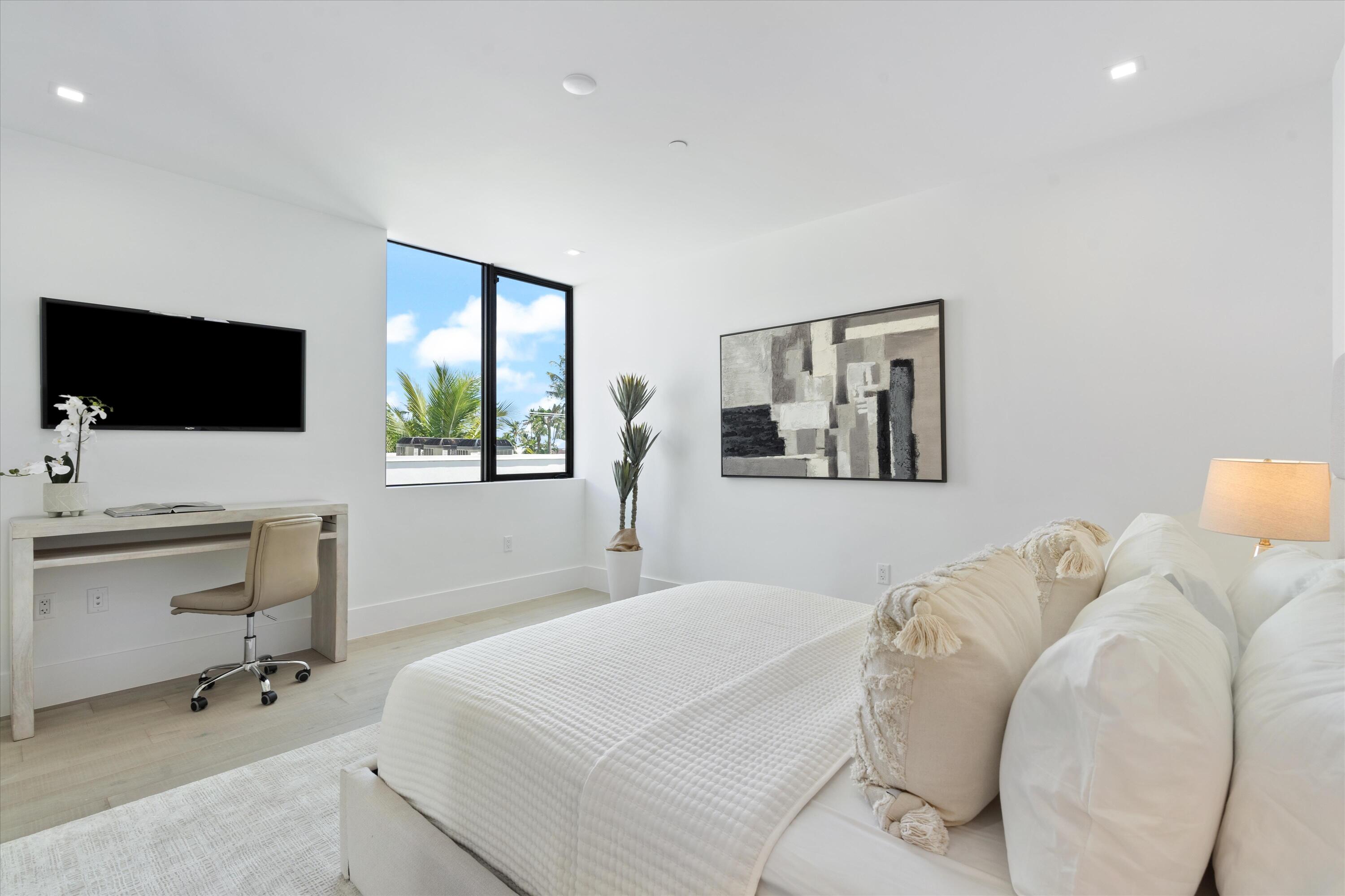 1066 Del Harbour Drive