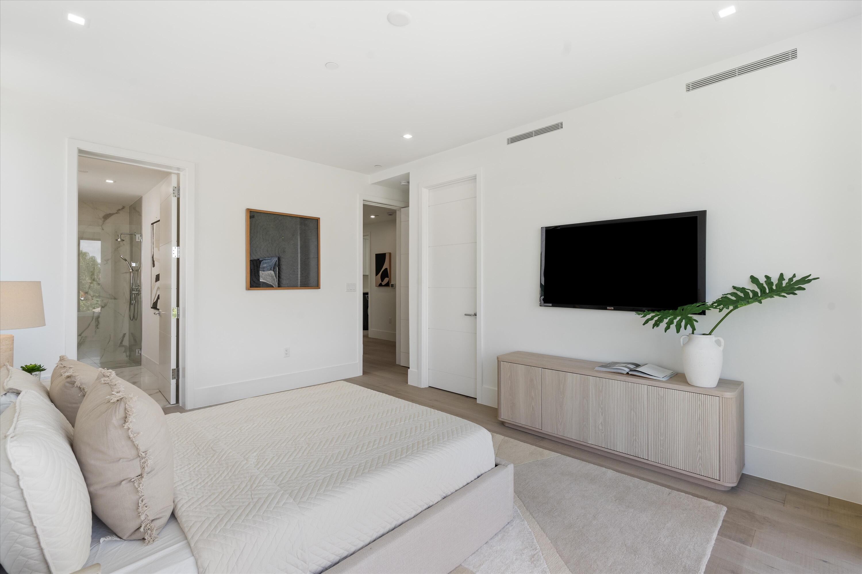 1066 Del Harbour Drive