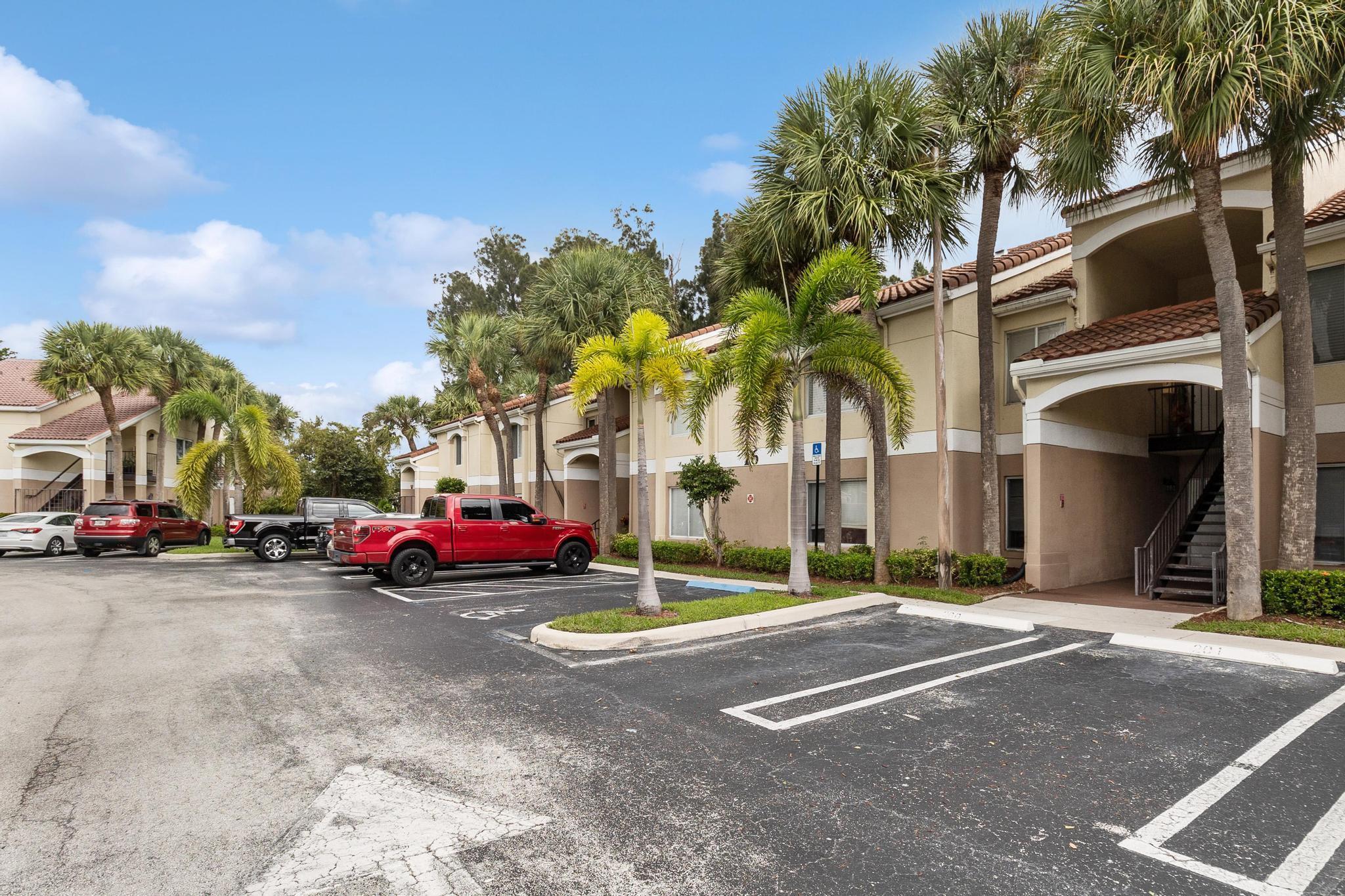 815 W Boulevard 16-105