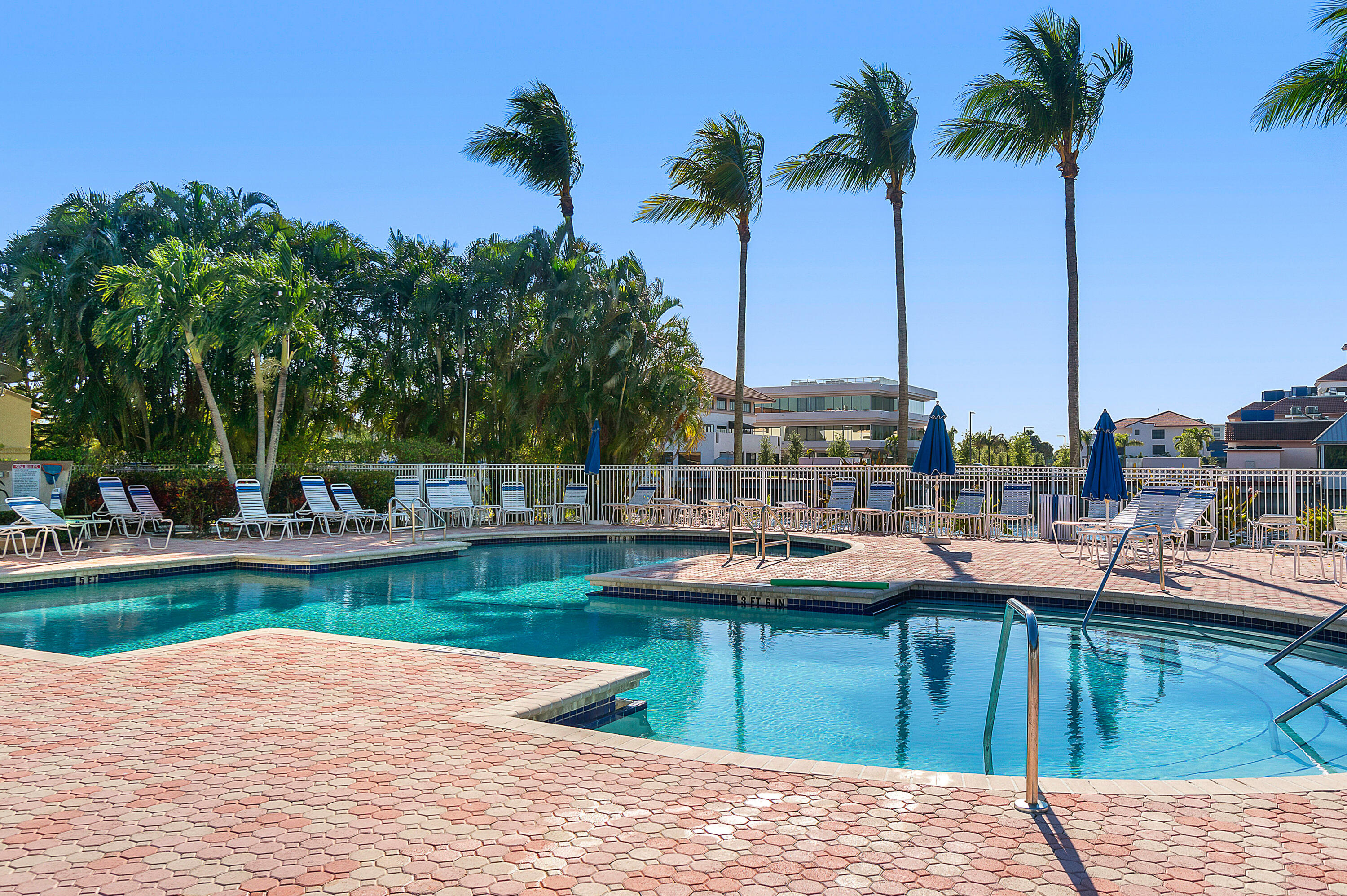 6751 Via Regina