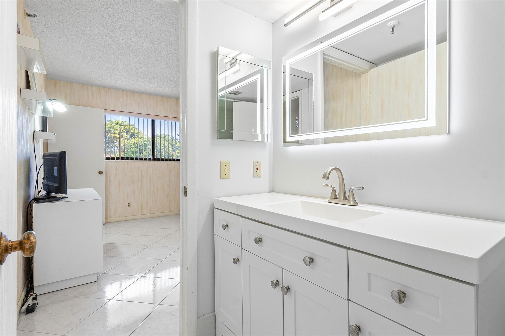 6866 Huntington Lane 307
