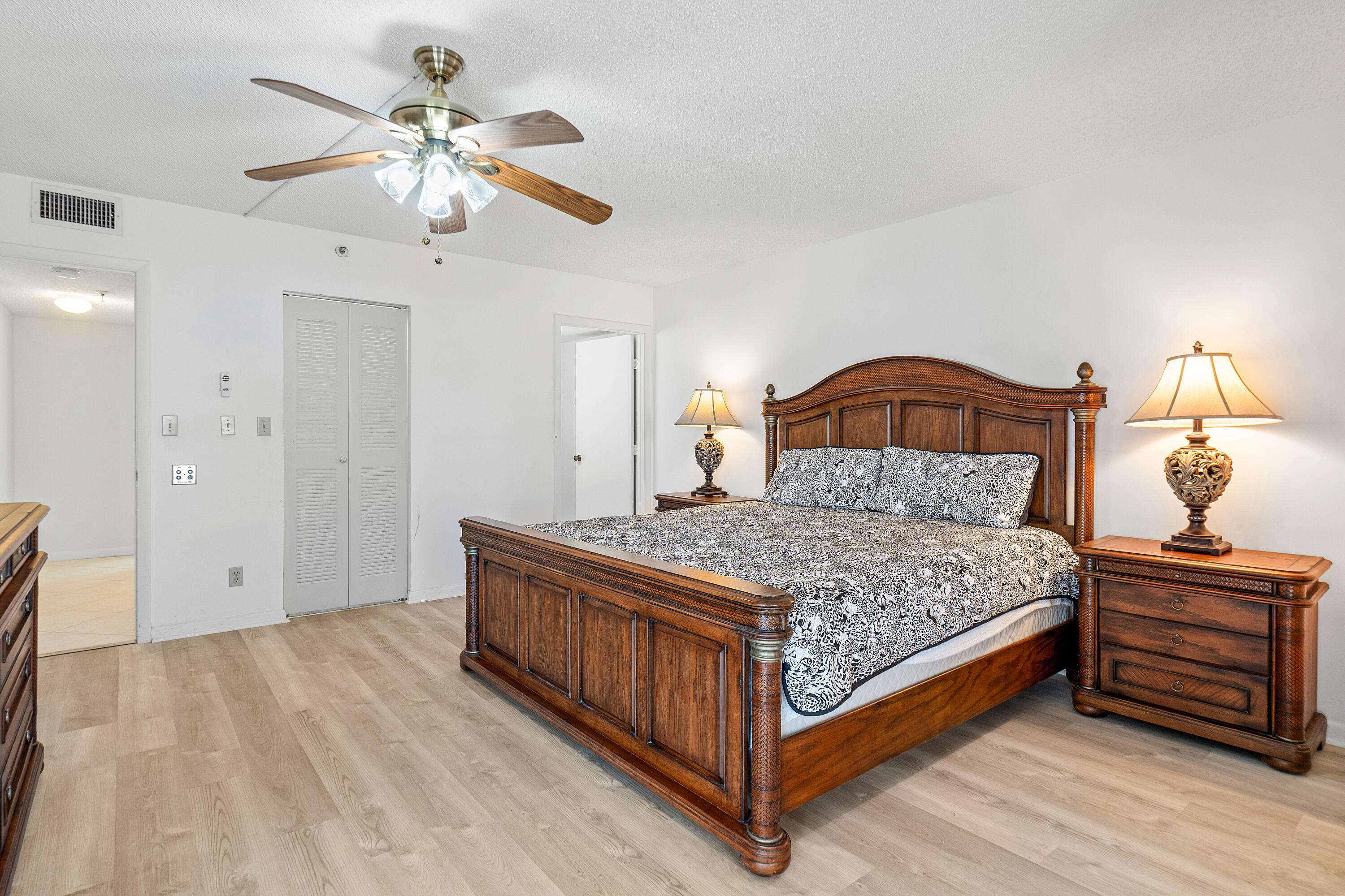 6866 Huntington Lane 307