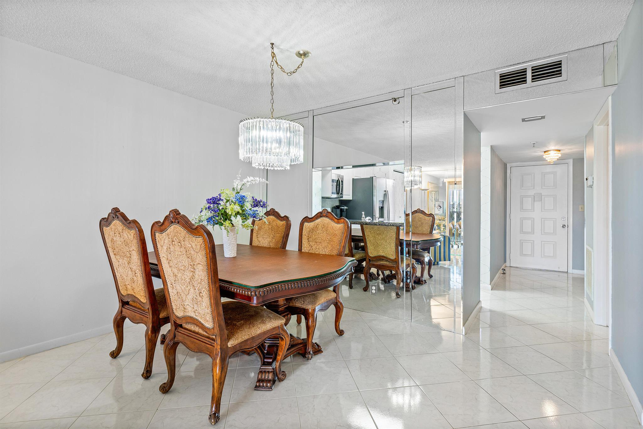 6866 Huntington Lane 307