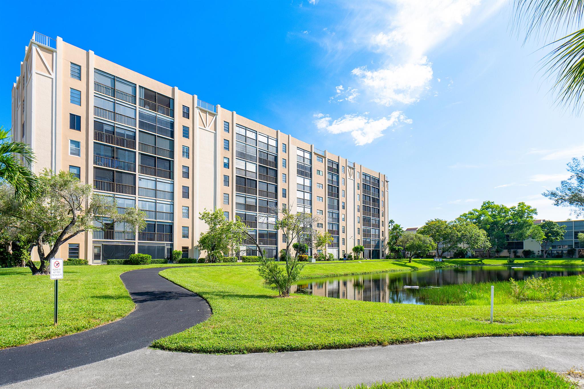 6866 Huntington Lane 307