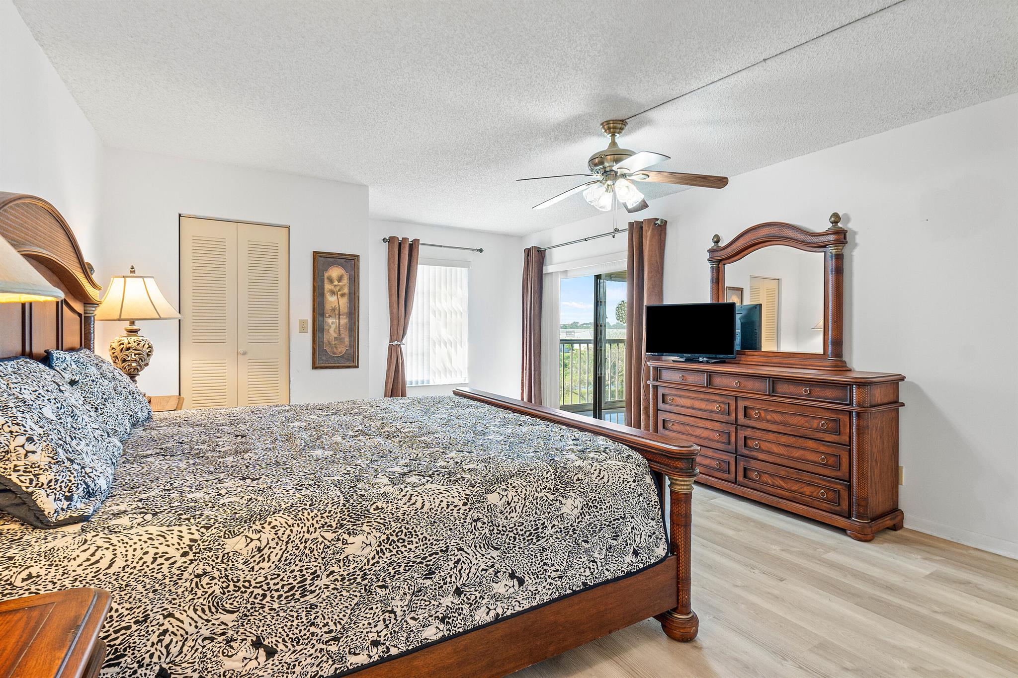 6866 Huntington Lane 307