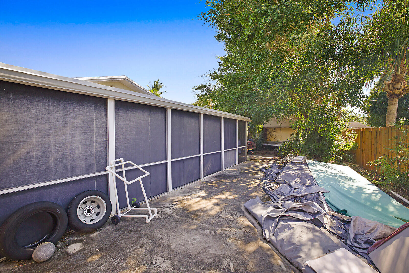 391 W Riverside Drive
