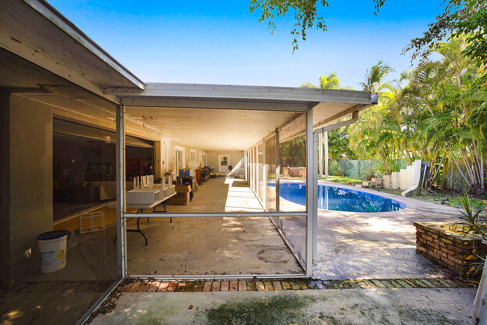 391 W Riverside Drive